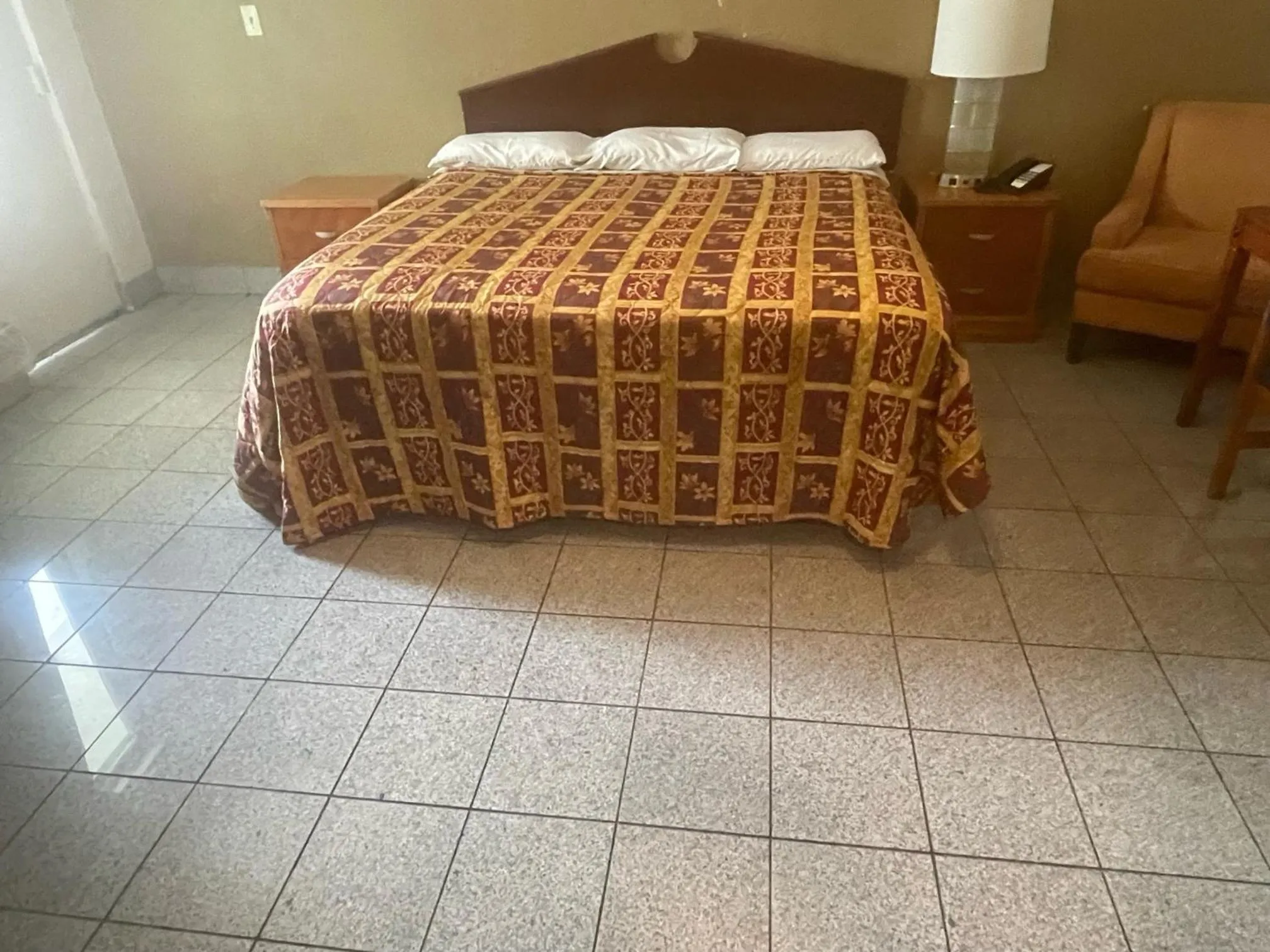 Bed in Budgetel Inn and Suites - Louisville