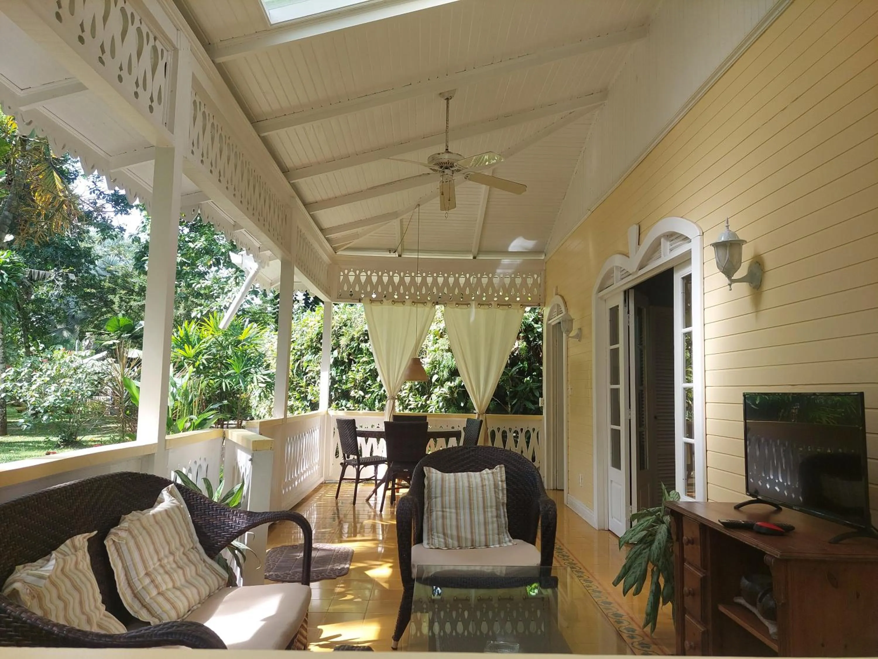 Balcony/Terrace in Playa Negra Guesthouse
