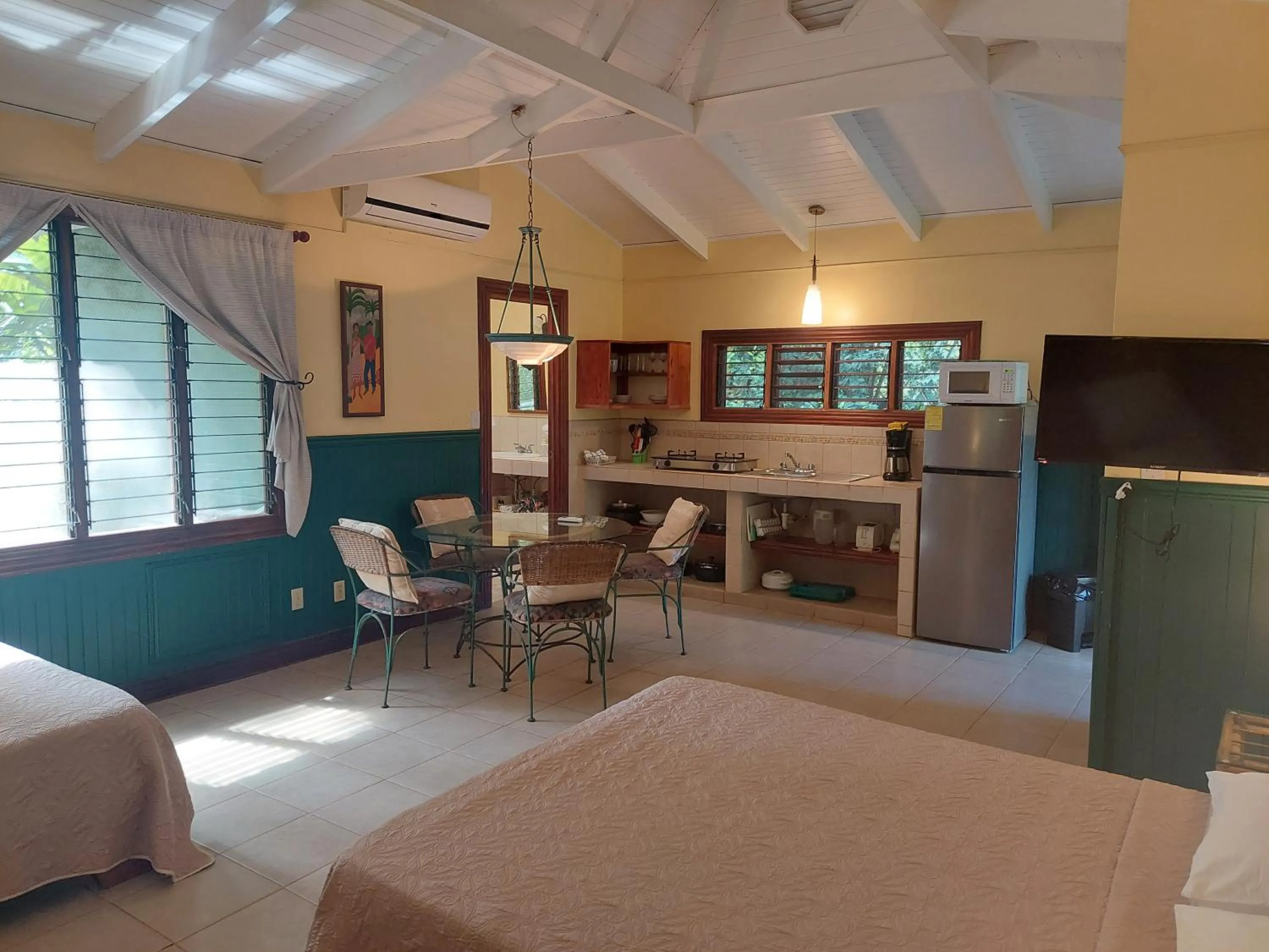 Kitchen or kitchenette in Playa Negra Guesthouse