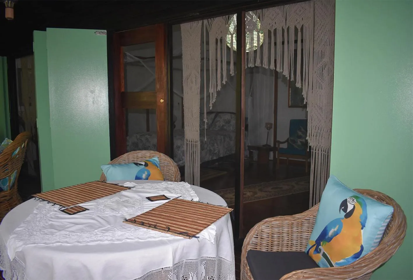 Bed in Oskar's Rain Forest Retreat