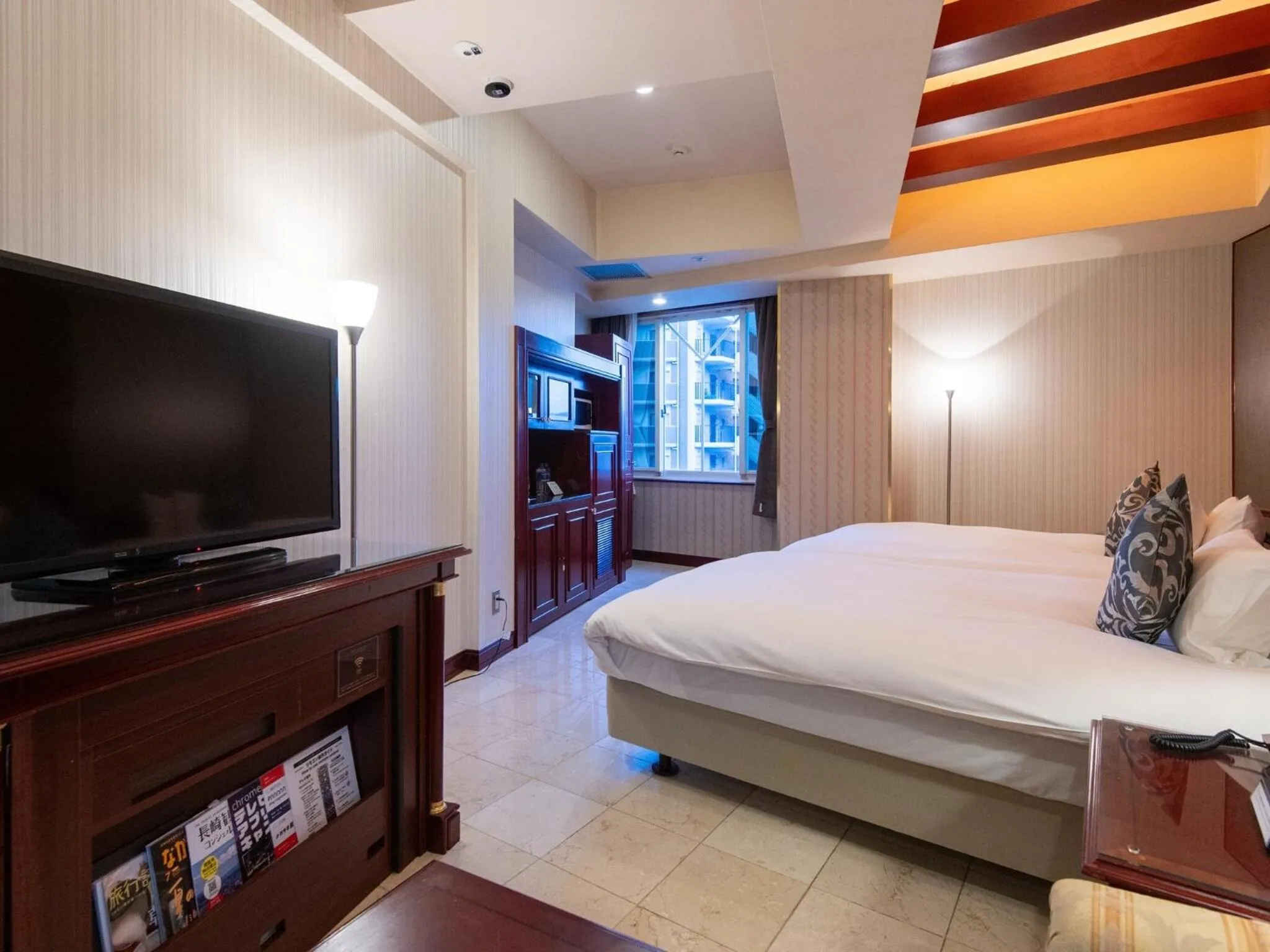 Bedroom, Bed in Hotel Concerto Nagasaki