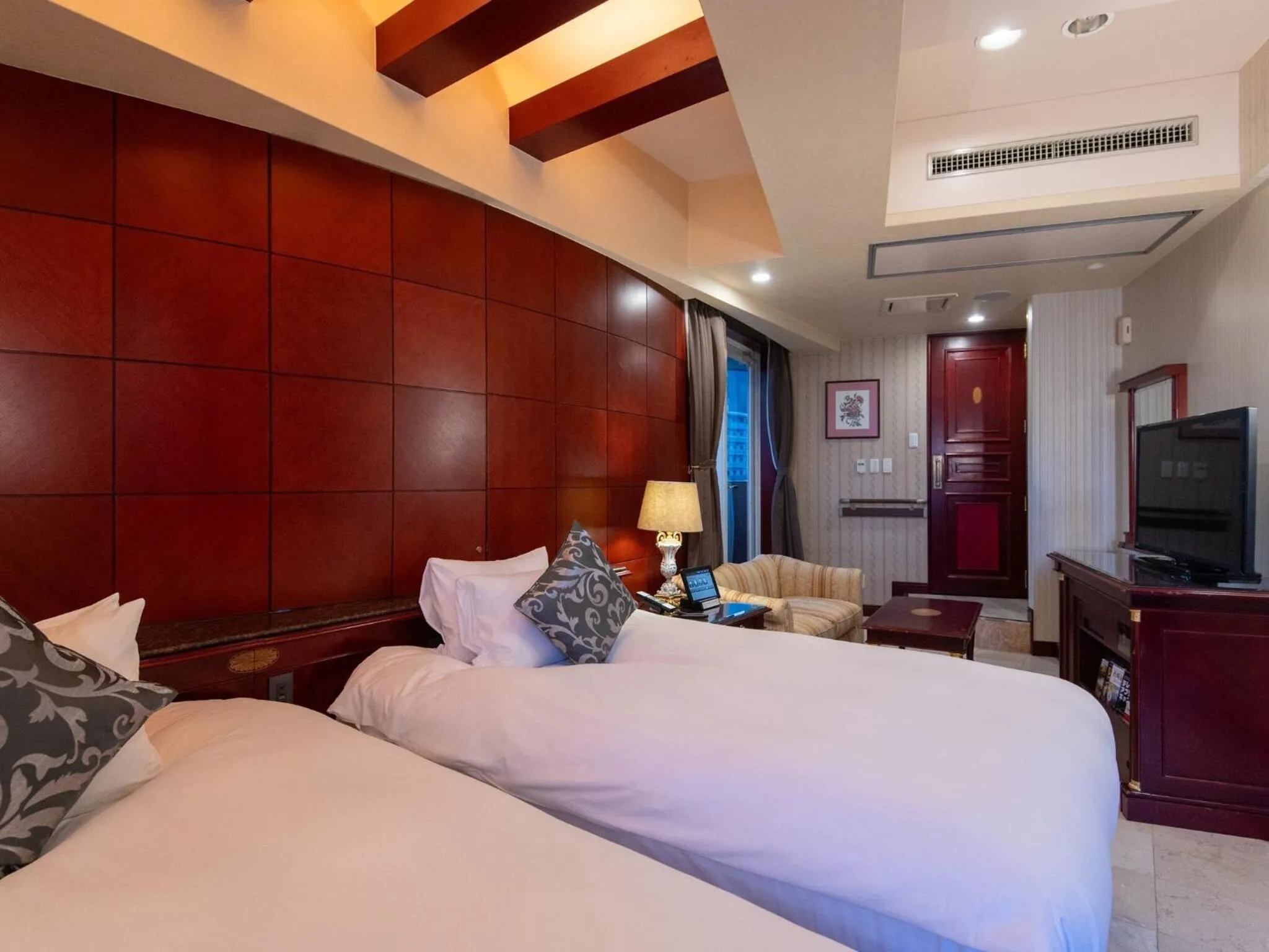 Bedroom, Bed in Hotel Concerto Nagasaki