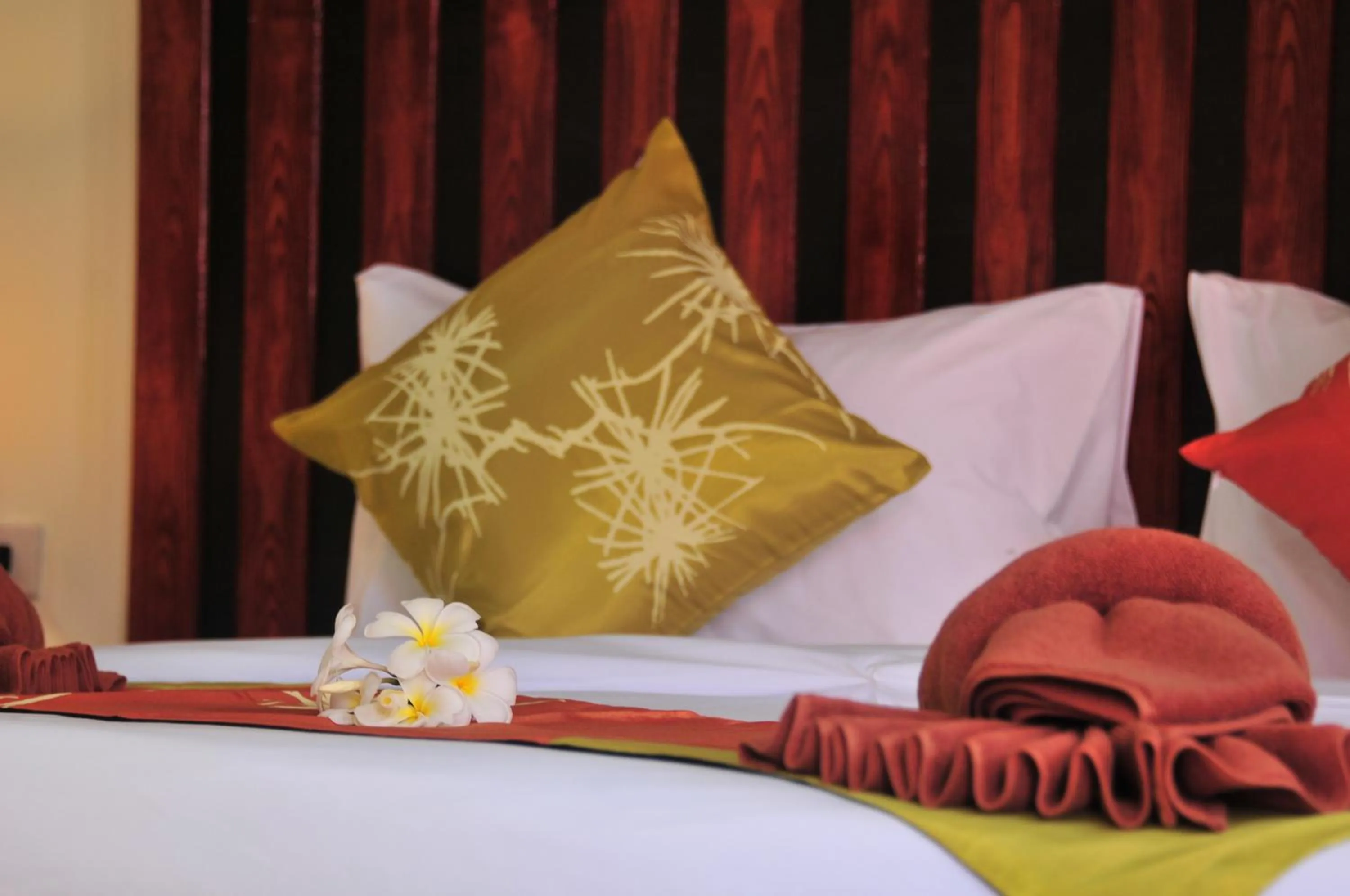 Photo of the whole room, Bed in Phi Phi Little Star Resort