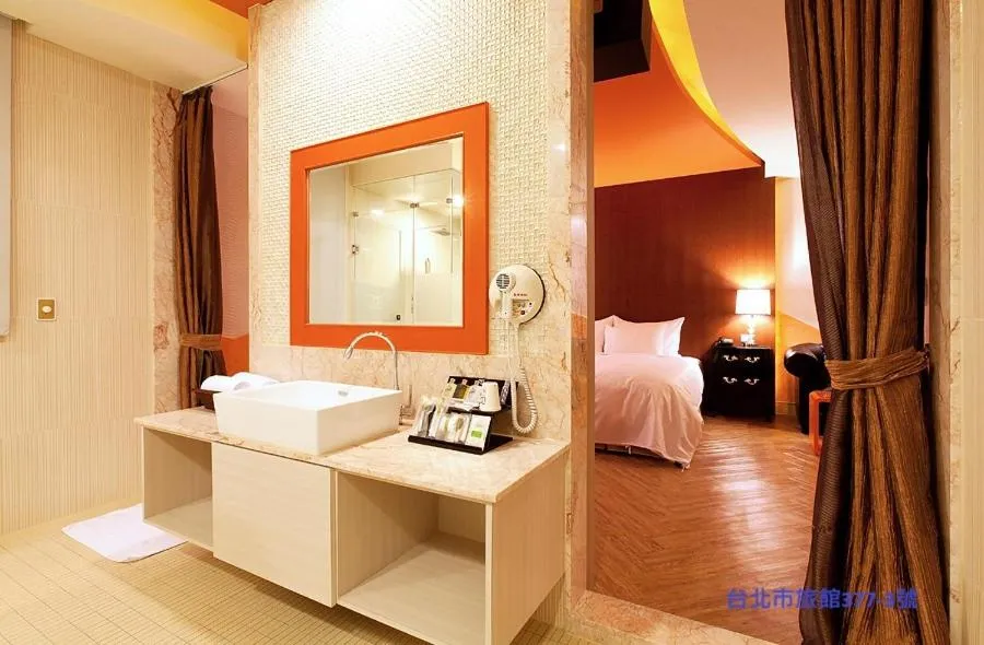 Bed in 探索汽車旅館 延平館 台北市旅館377-3號