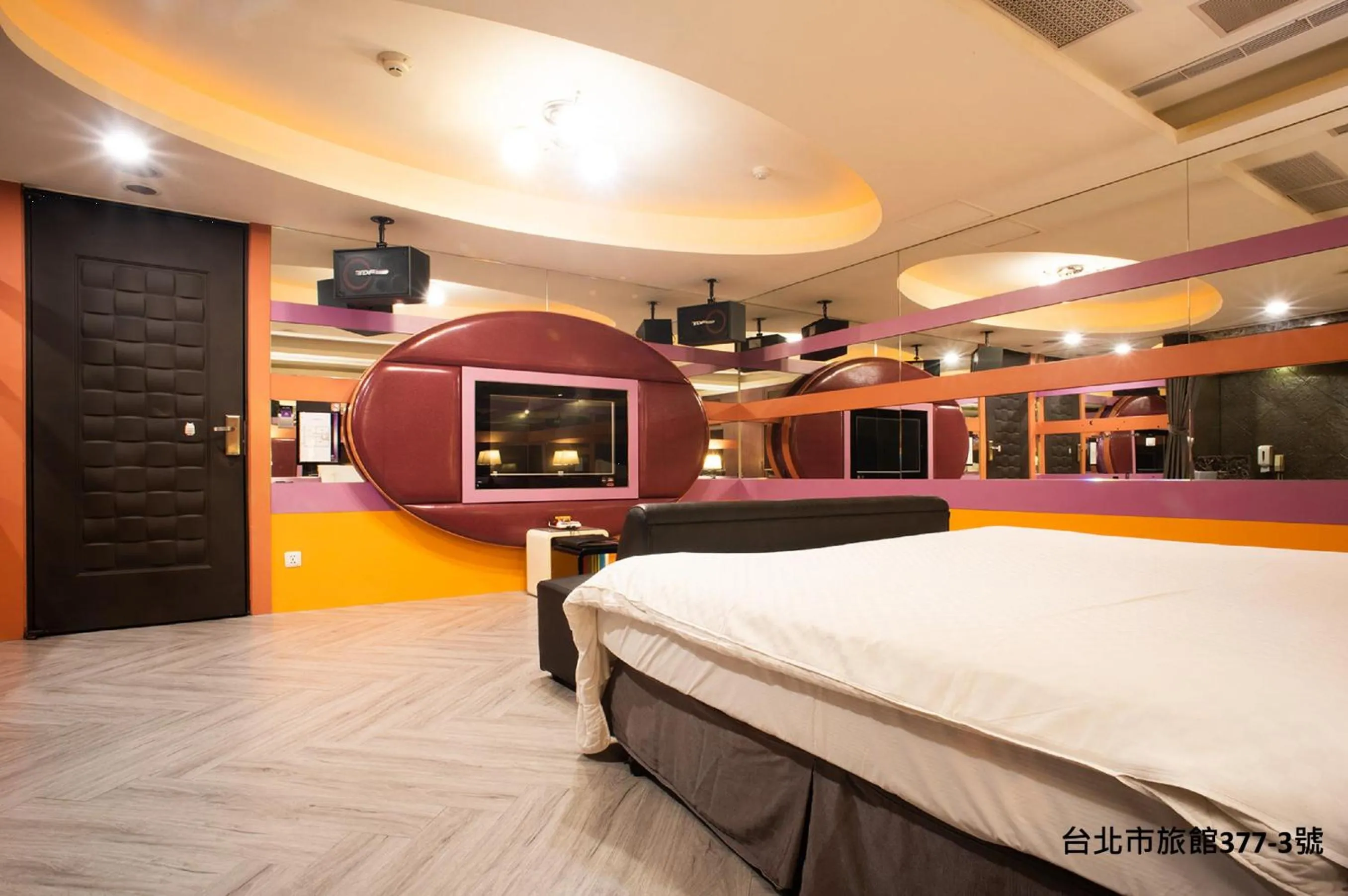 Bed in 探索汽車旅館 延平館 台北市旅館377-3號