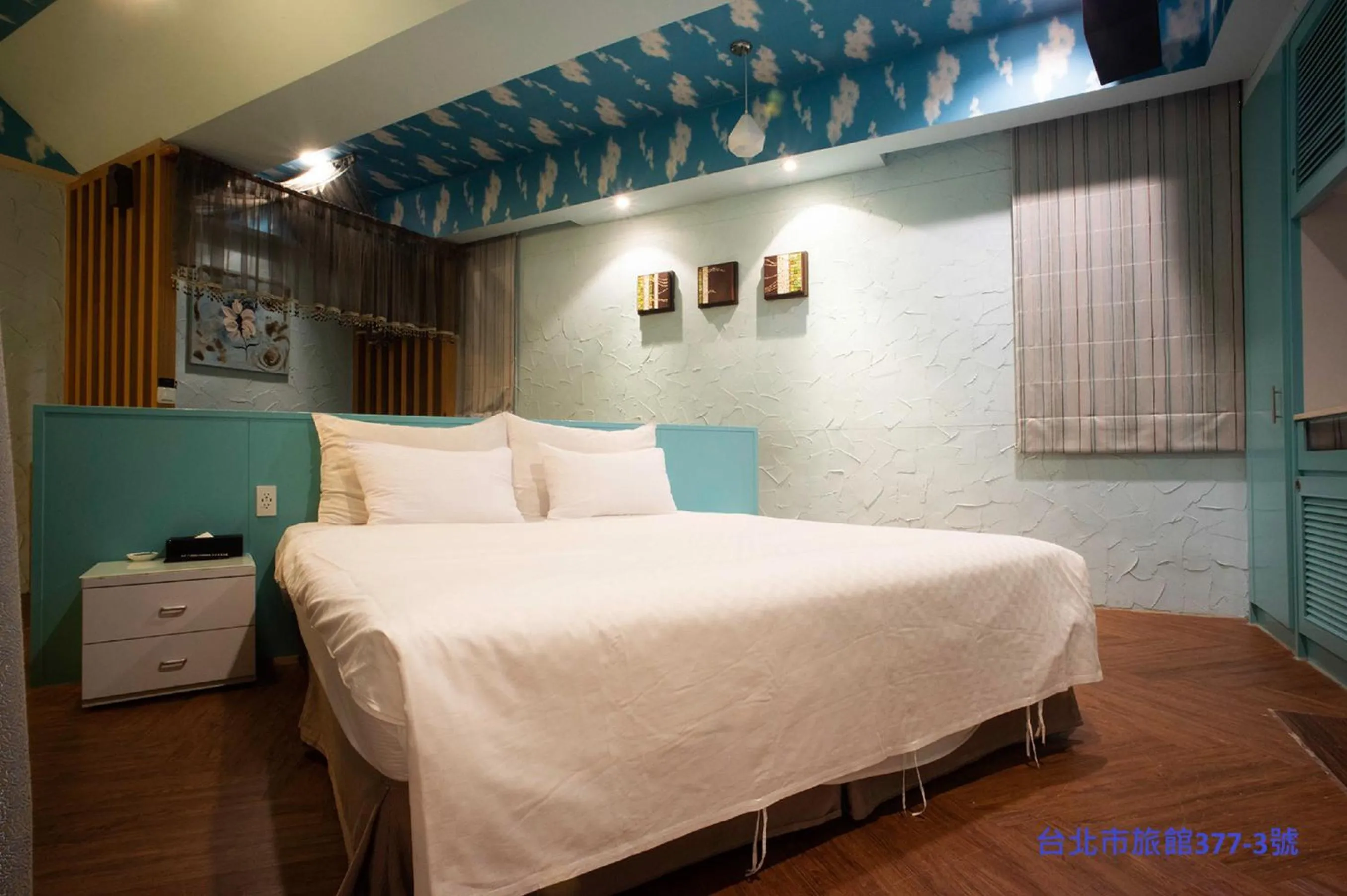 Bed in 探索汽車旅館 延平館 台北市旅館377-3號