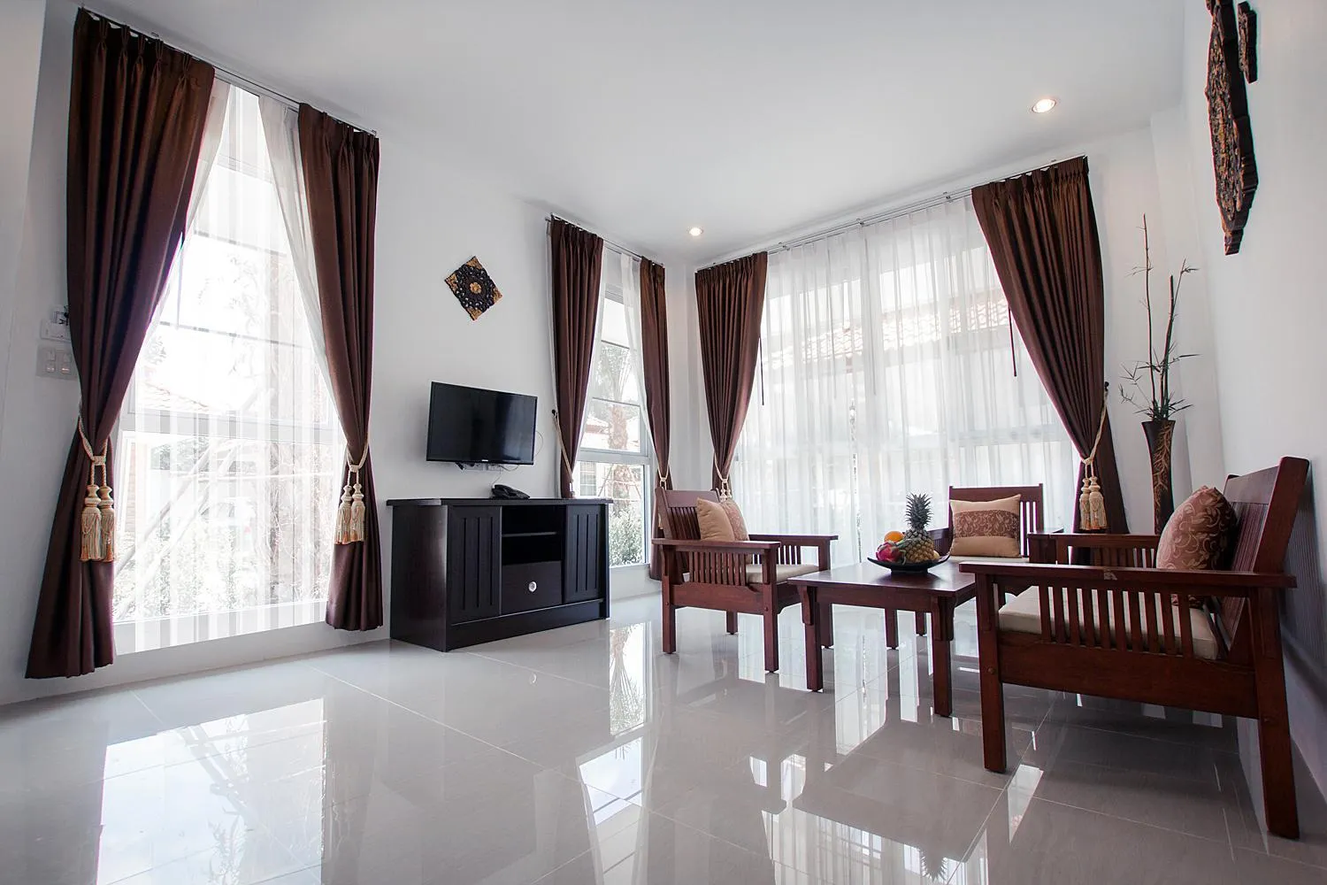 Communal lounge/ TV room in Lux Family Villas Krabi Ao Nang