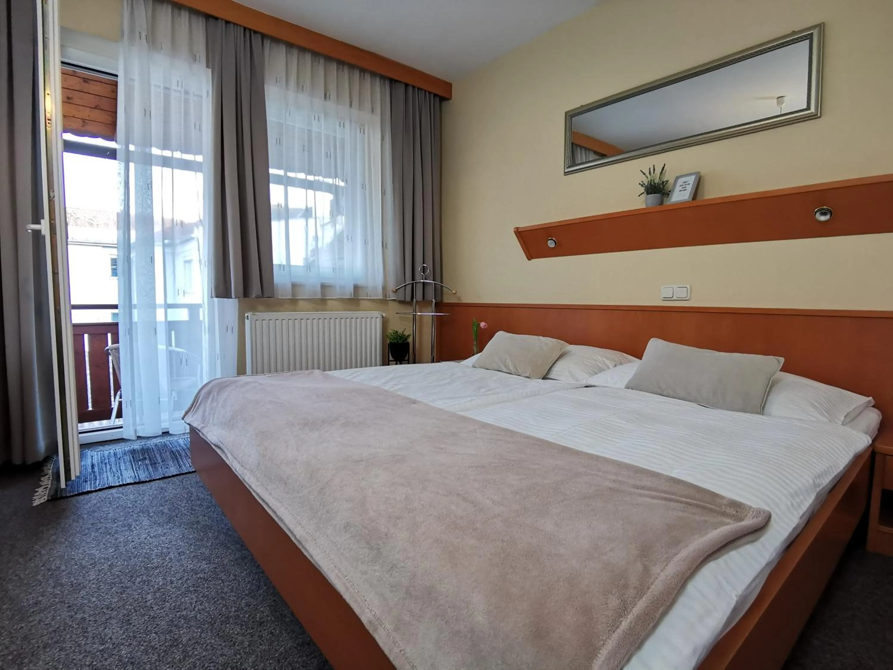 Photo of the whole room, Bed in Hotel & Wirtshaus Hödl-Kaplan