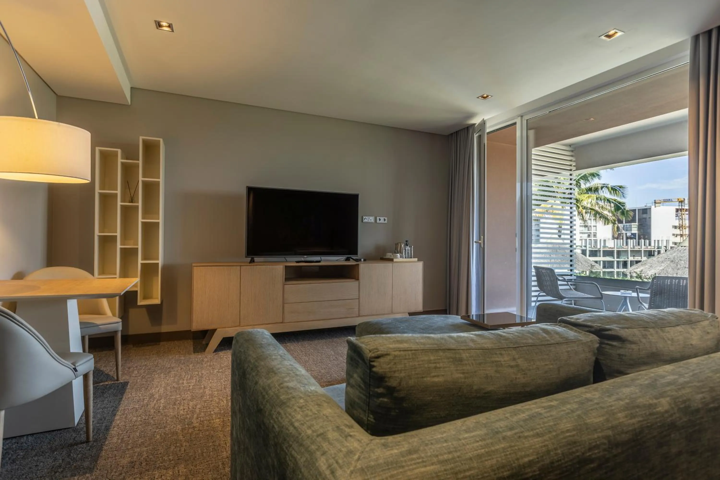 TV and multimedia in Montebelo Girassol Maputo Hotel