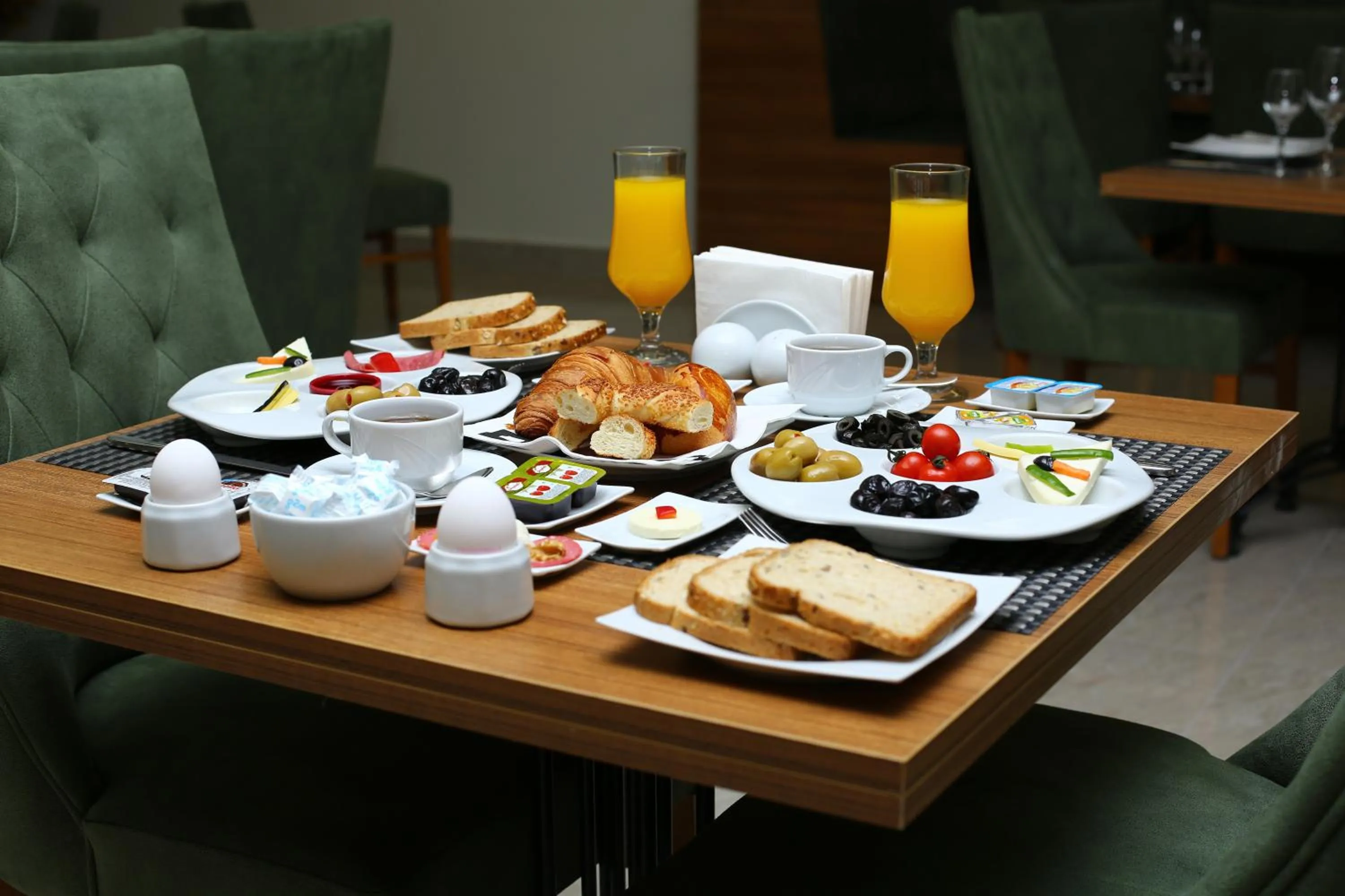 Breakfast in Golden Lounge Hotel