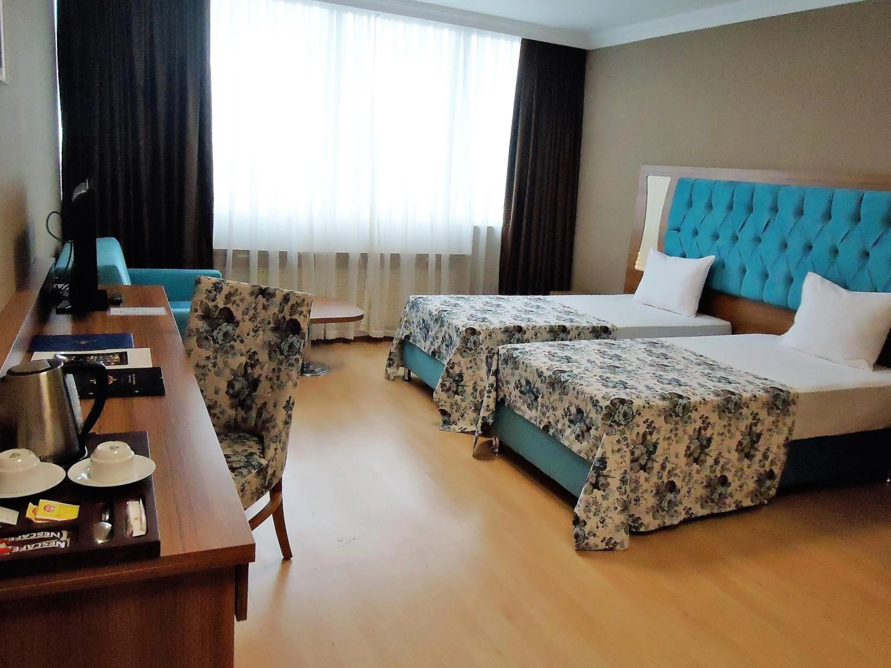 Photo of the whole room, Bed in Golden Lounge Hotel