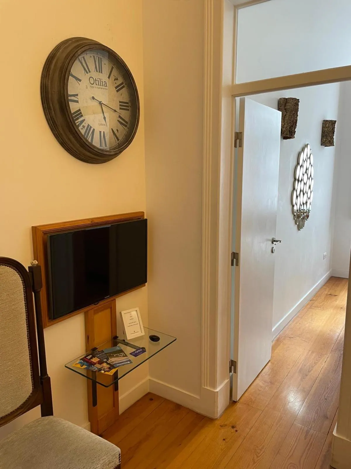 Decorative detail in Otília Apartamentos