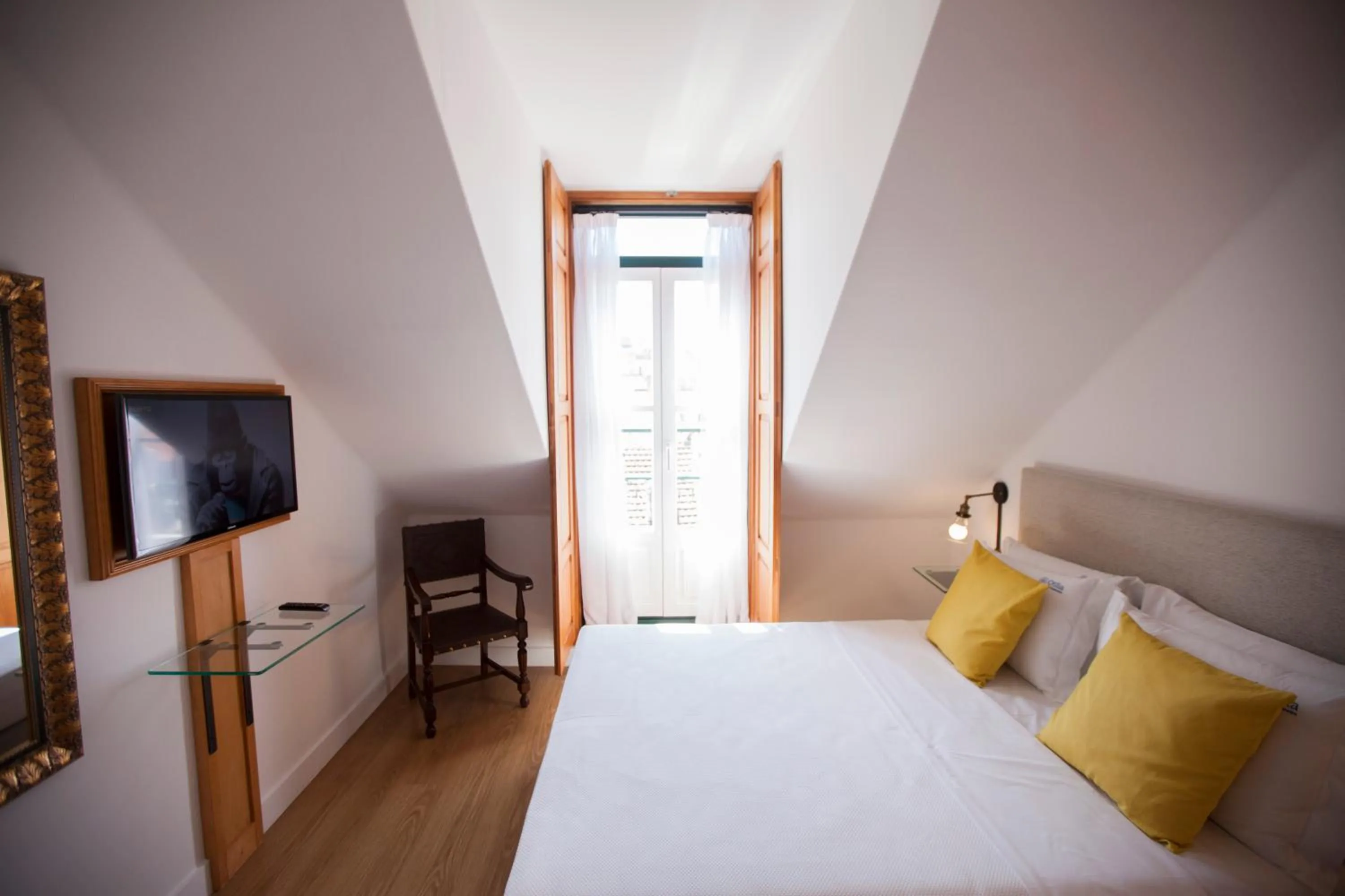 Spring, Bed in Otília Apartamentos