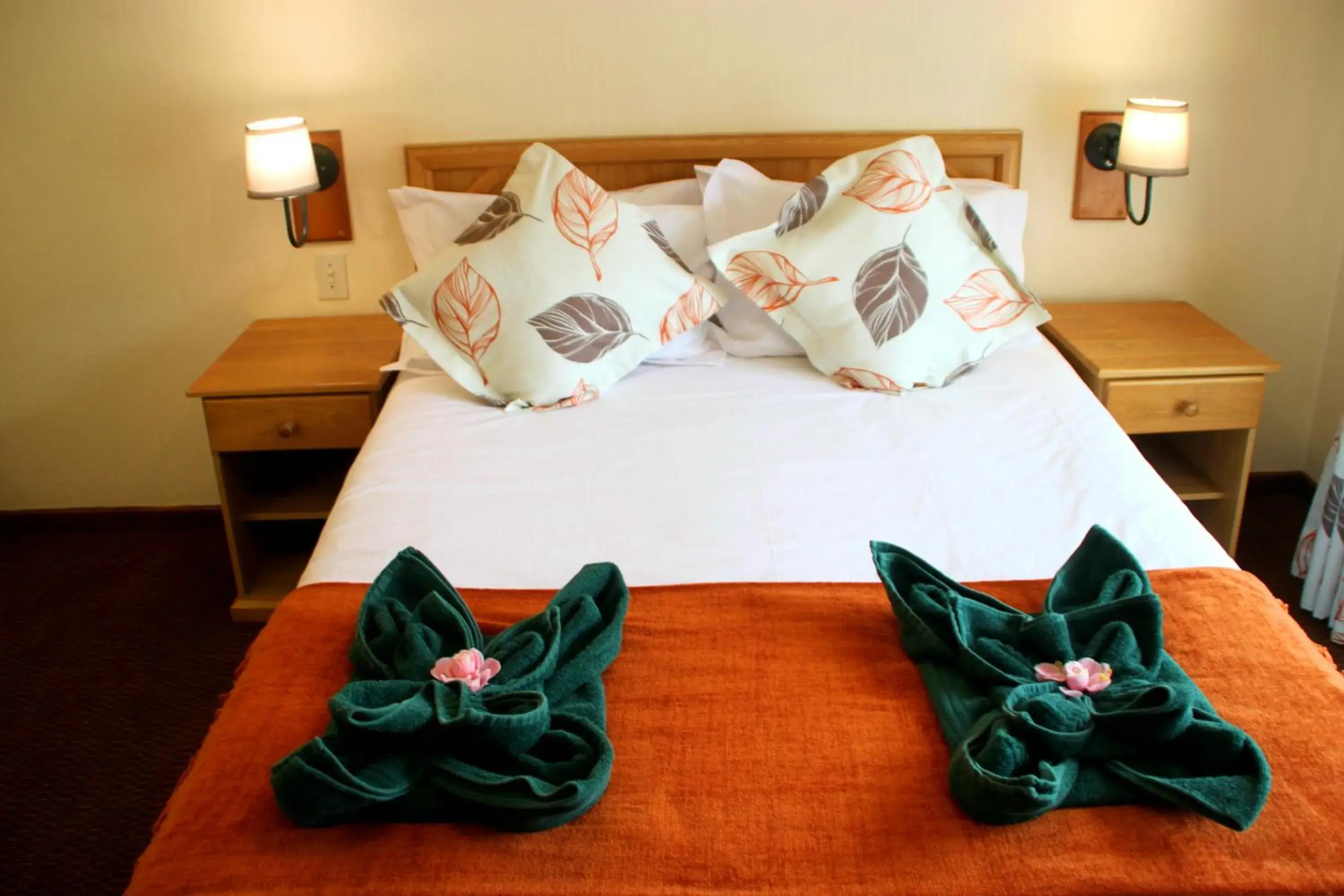 Two-Bedroom Chalet in Gooderson Leisure Riverbend Chalets Self Catering and Timeshare Gold Crown Resort Two-Bedroom Chalet in Gooderson Leisure Riverbend Chalets Self Catering and Timeshare Gold Crown Resort