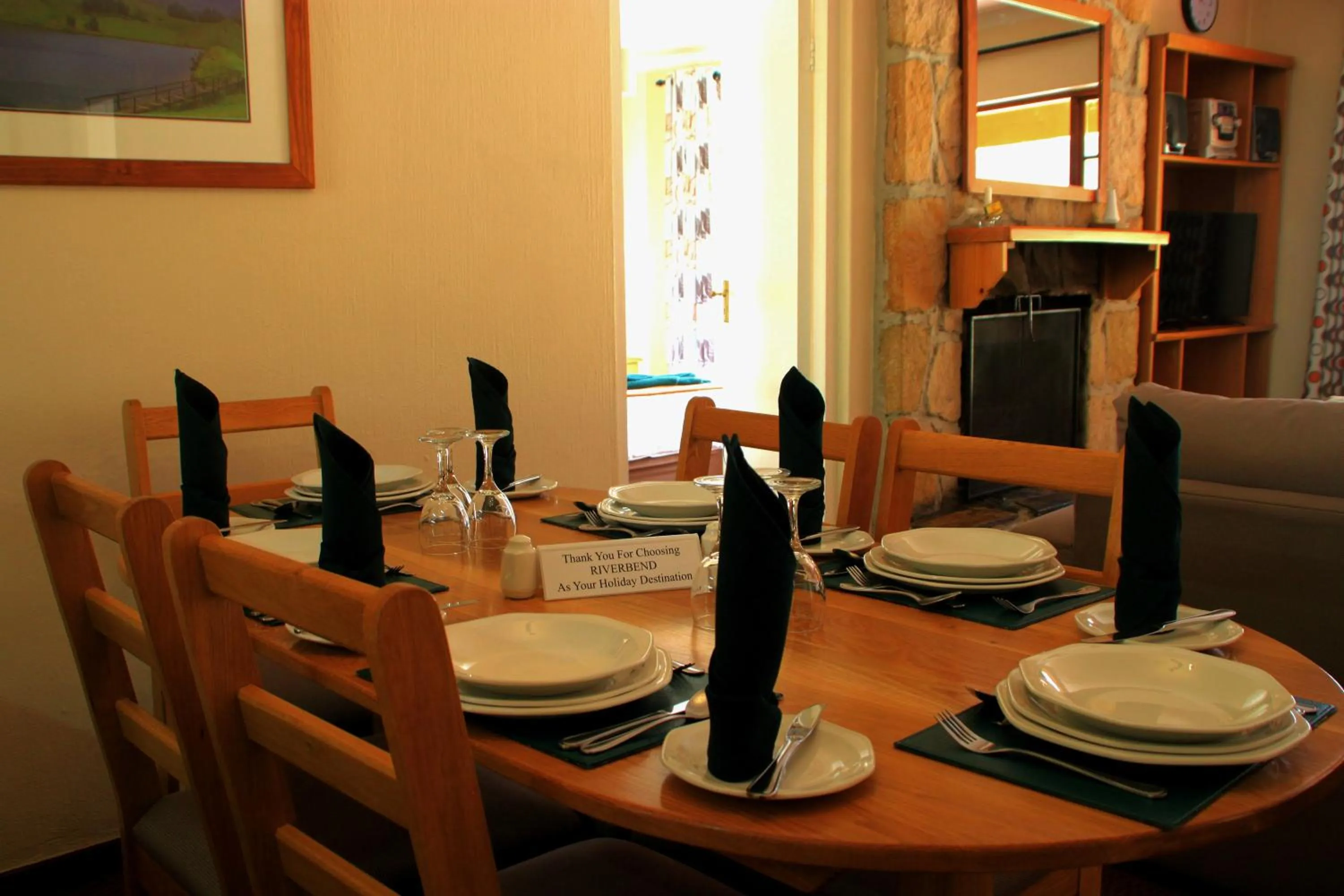 Dining area in Gooderson Leisure Riverbend Chalets Self Catering and Timeshare Gold Crown Resort