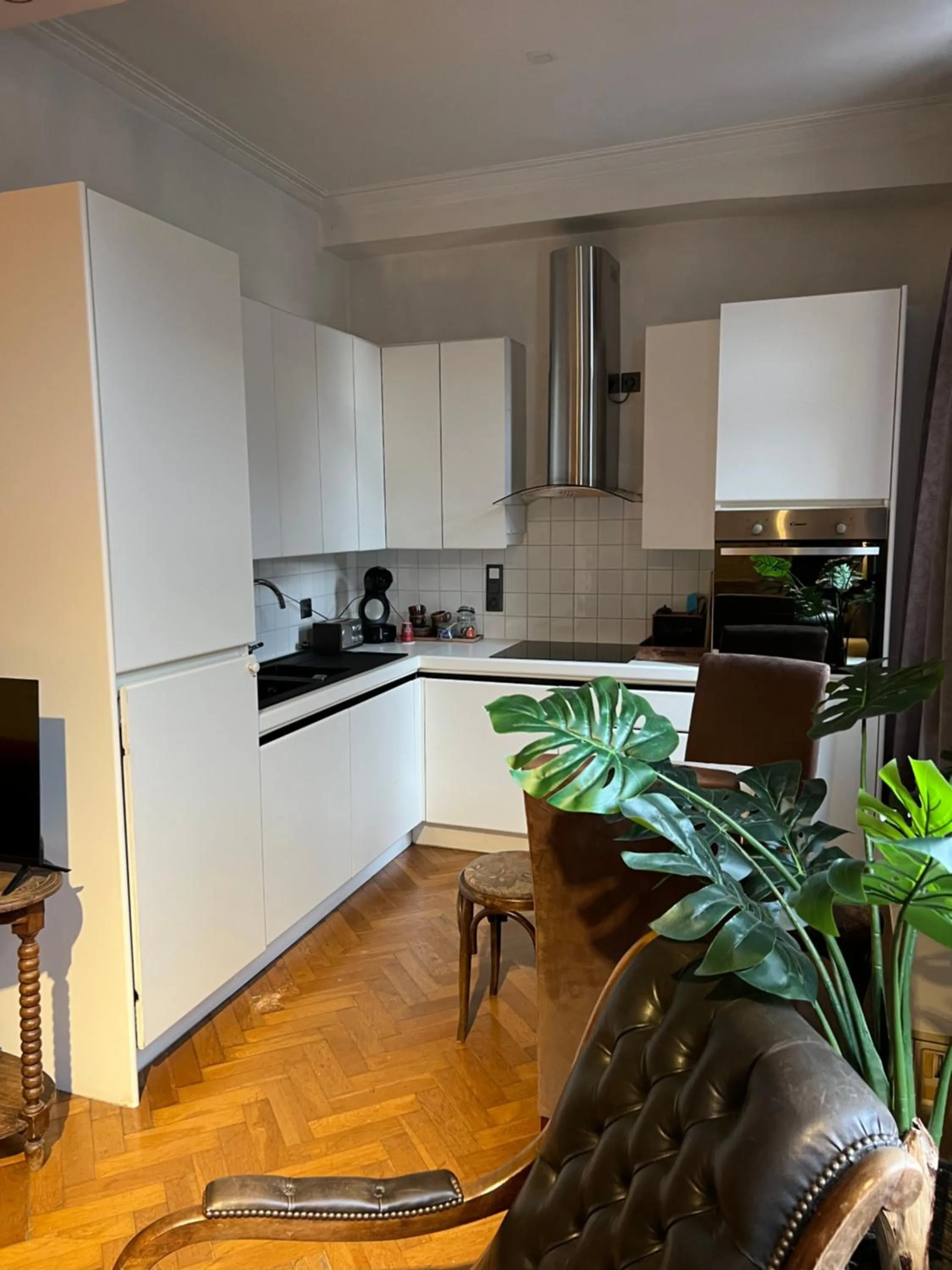 Kitchen or kitchenette in Skindles Guesthouse