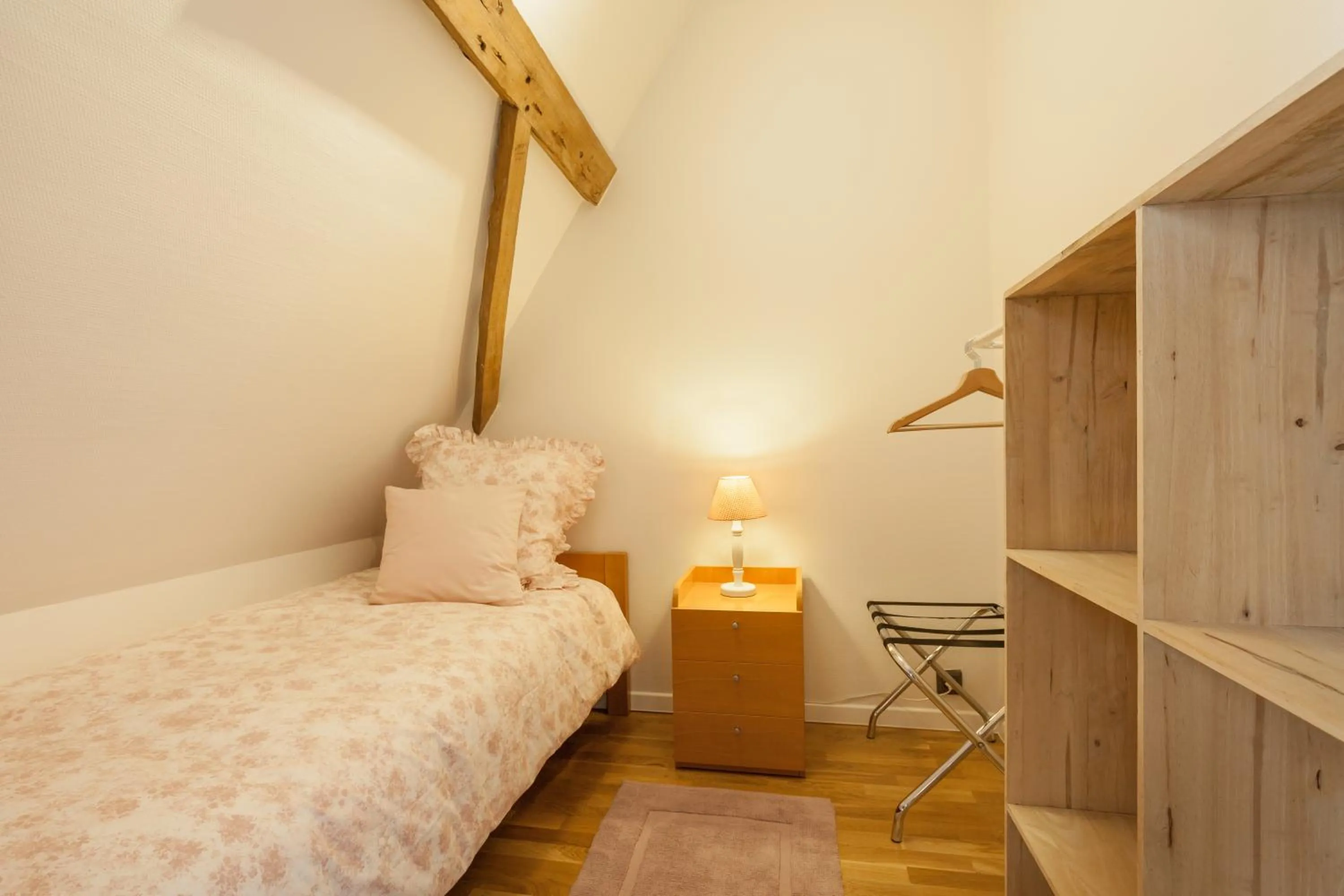 Bed in Skindles Guesthouse