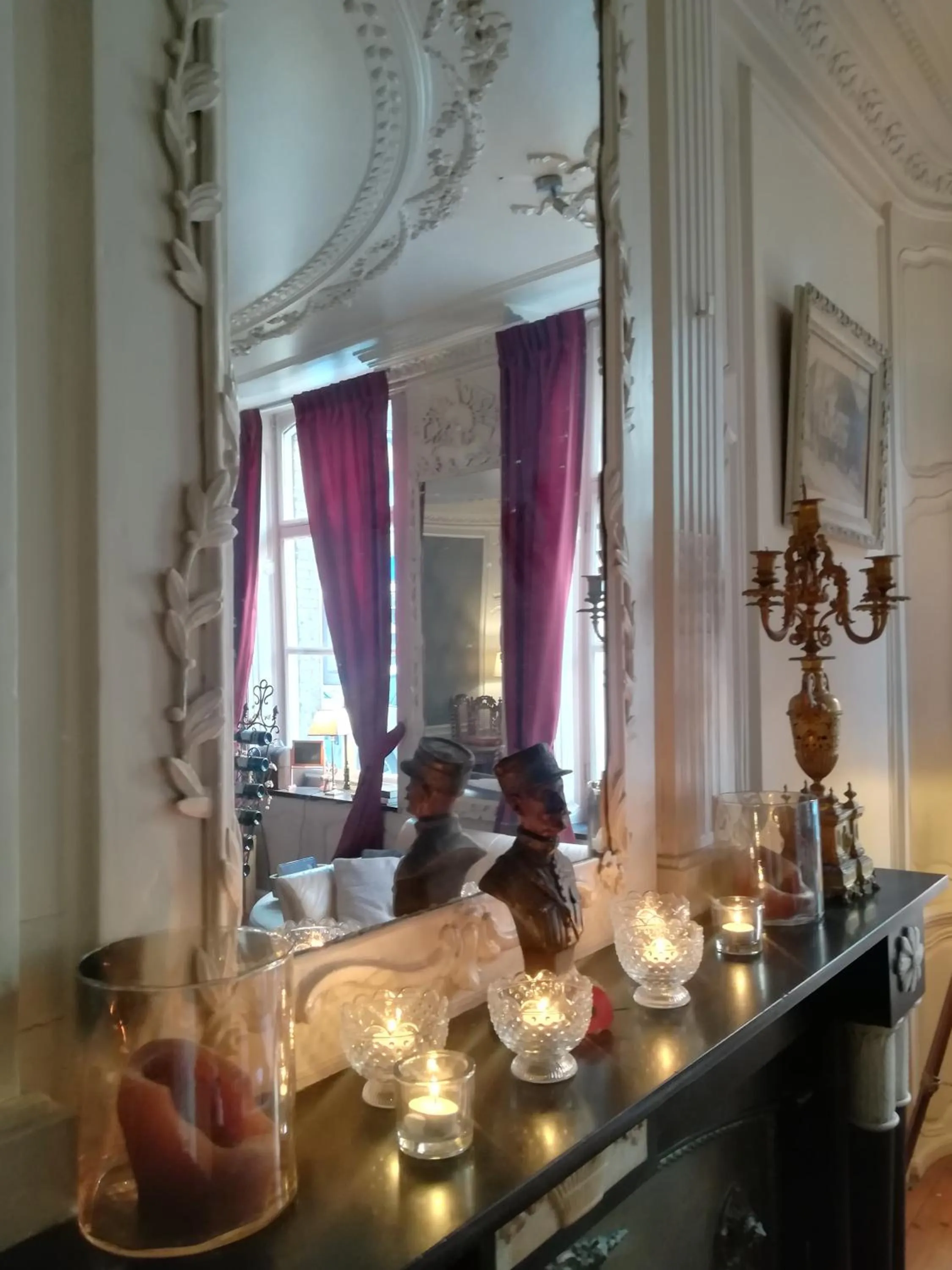 Living room in Skindles Guesthouse