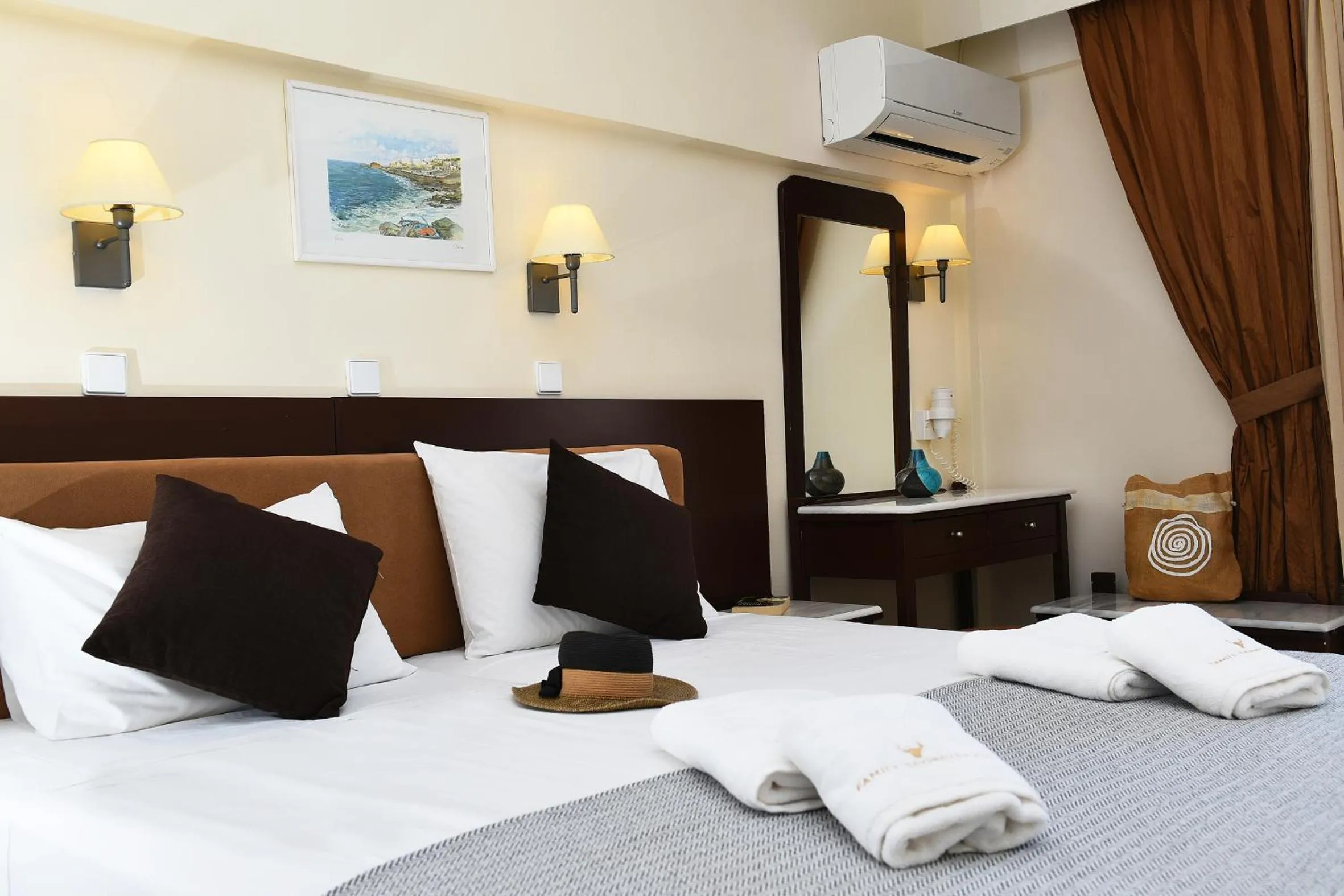 Bedroom, Bed in Phaistos Hotel