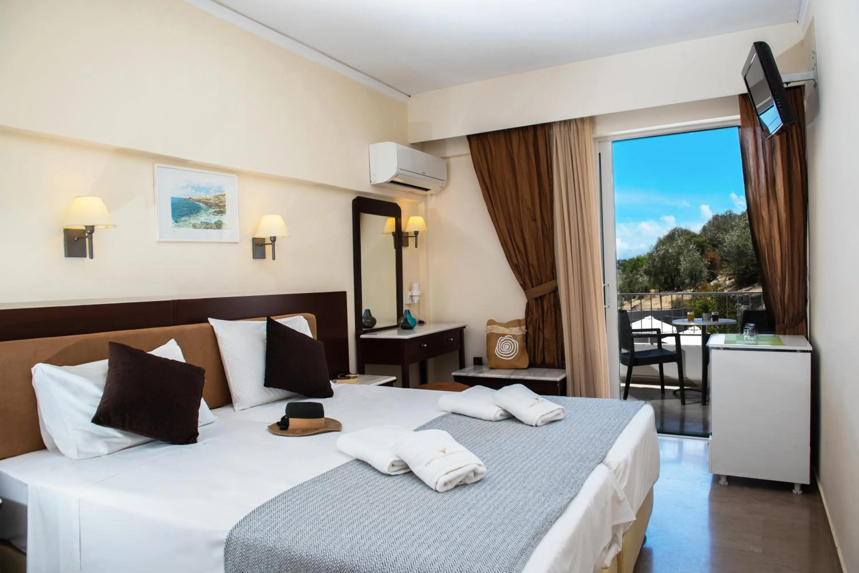 Bedroom, Bed in Phaistos Hotel