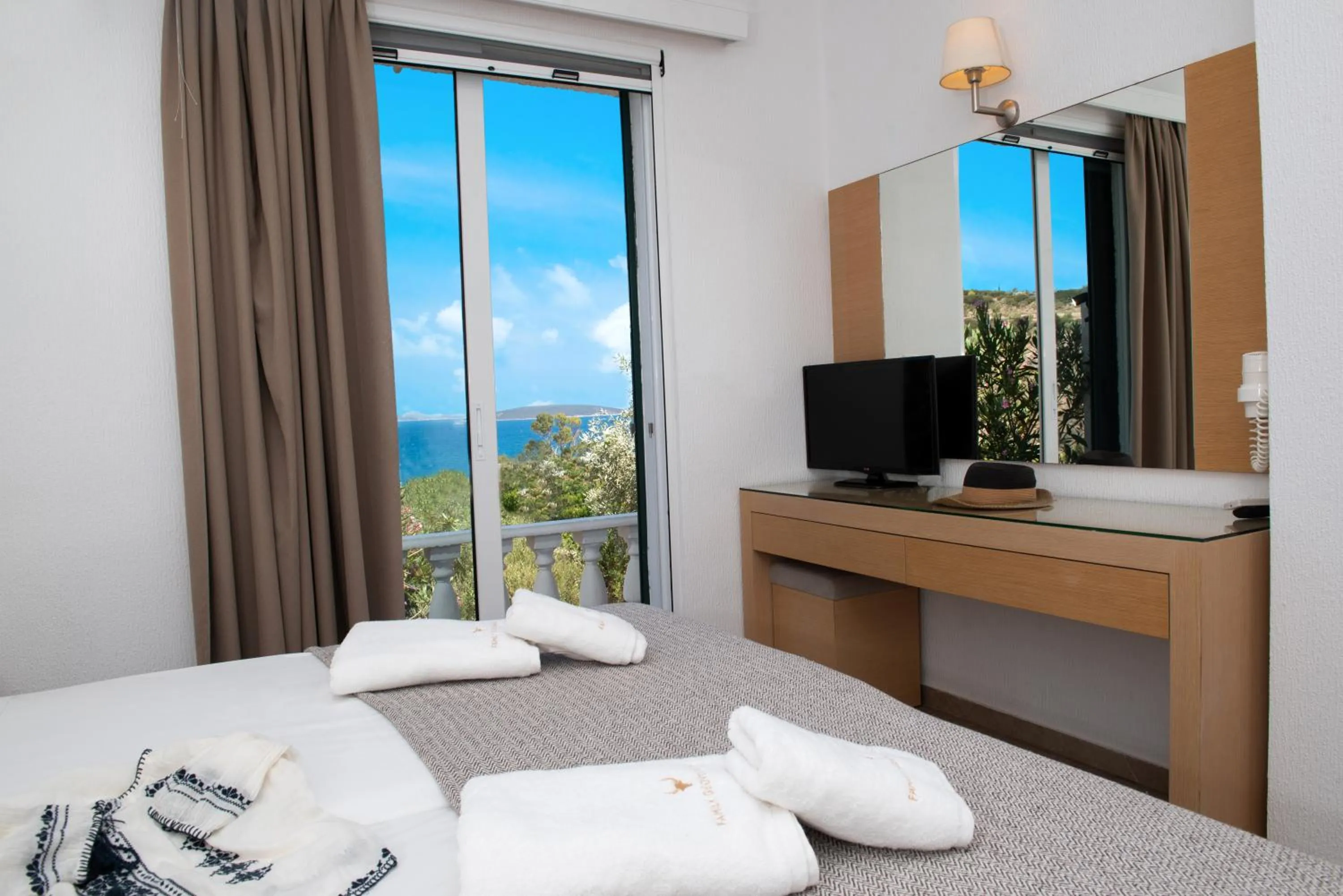 Sea view, Bed in Phaistos Hotel