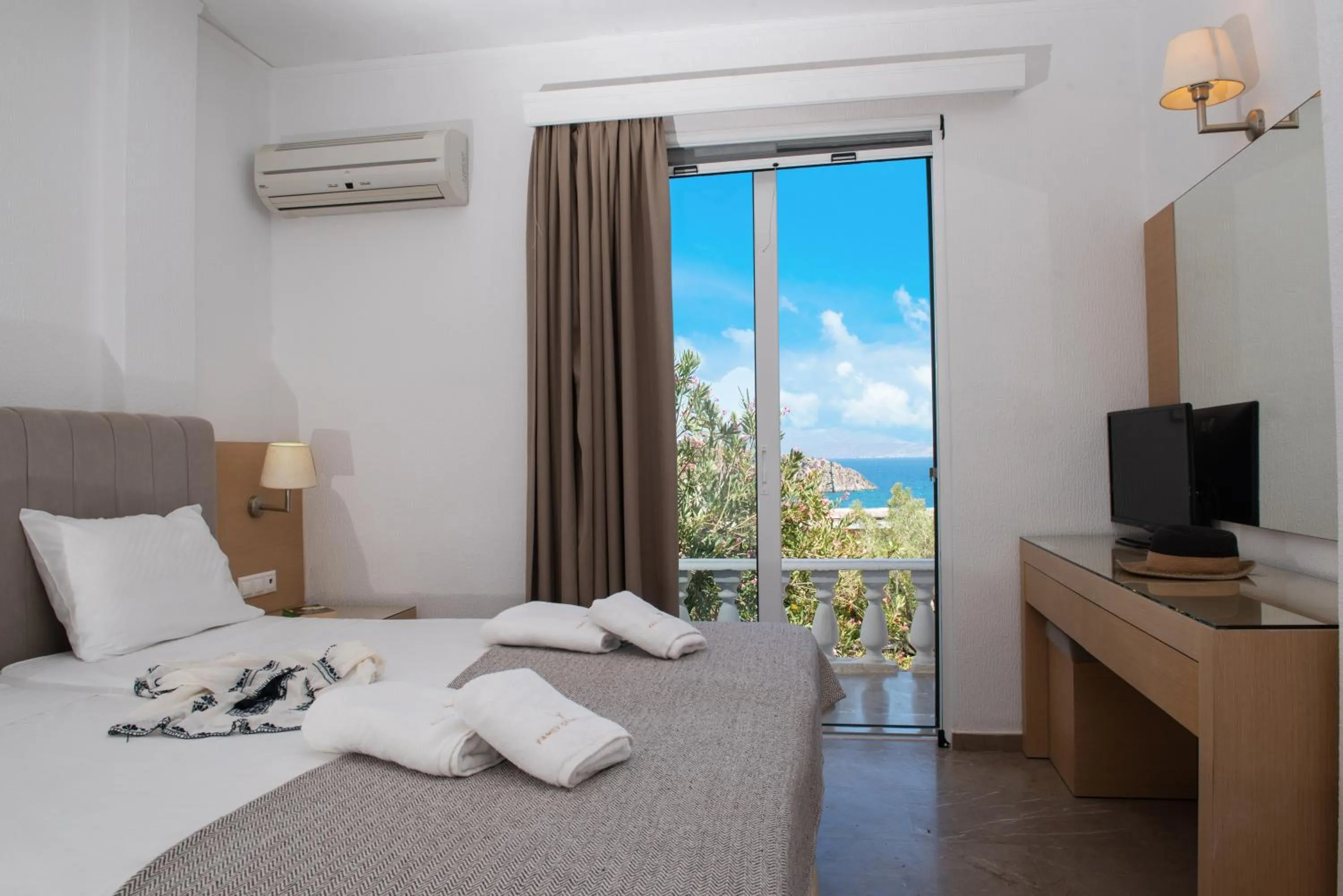 Bed in Phaistos Hotel