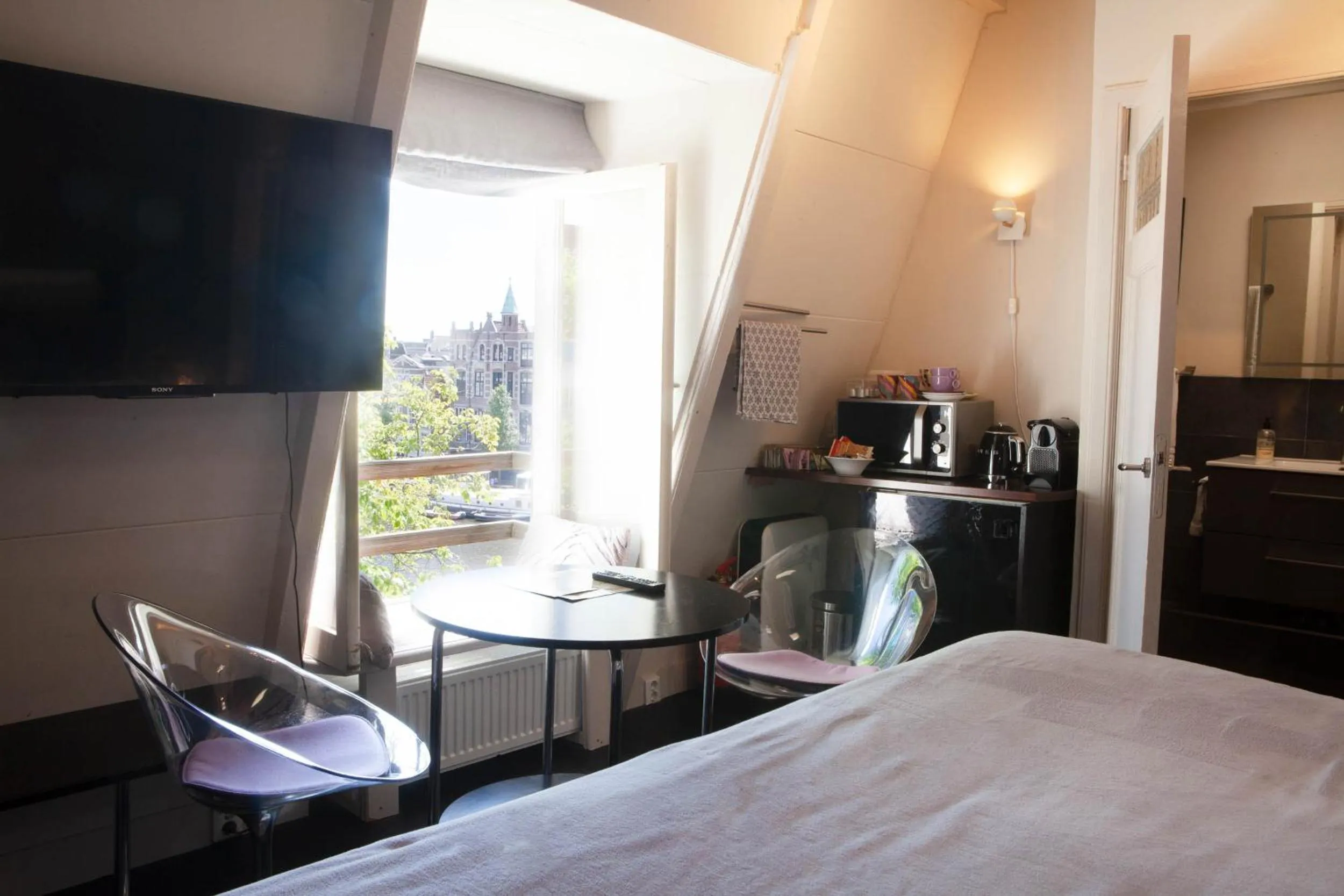 Bed in Zwanestein Canal House