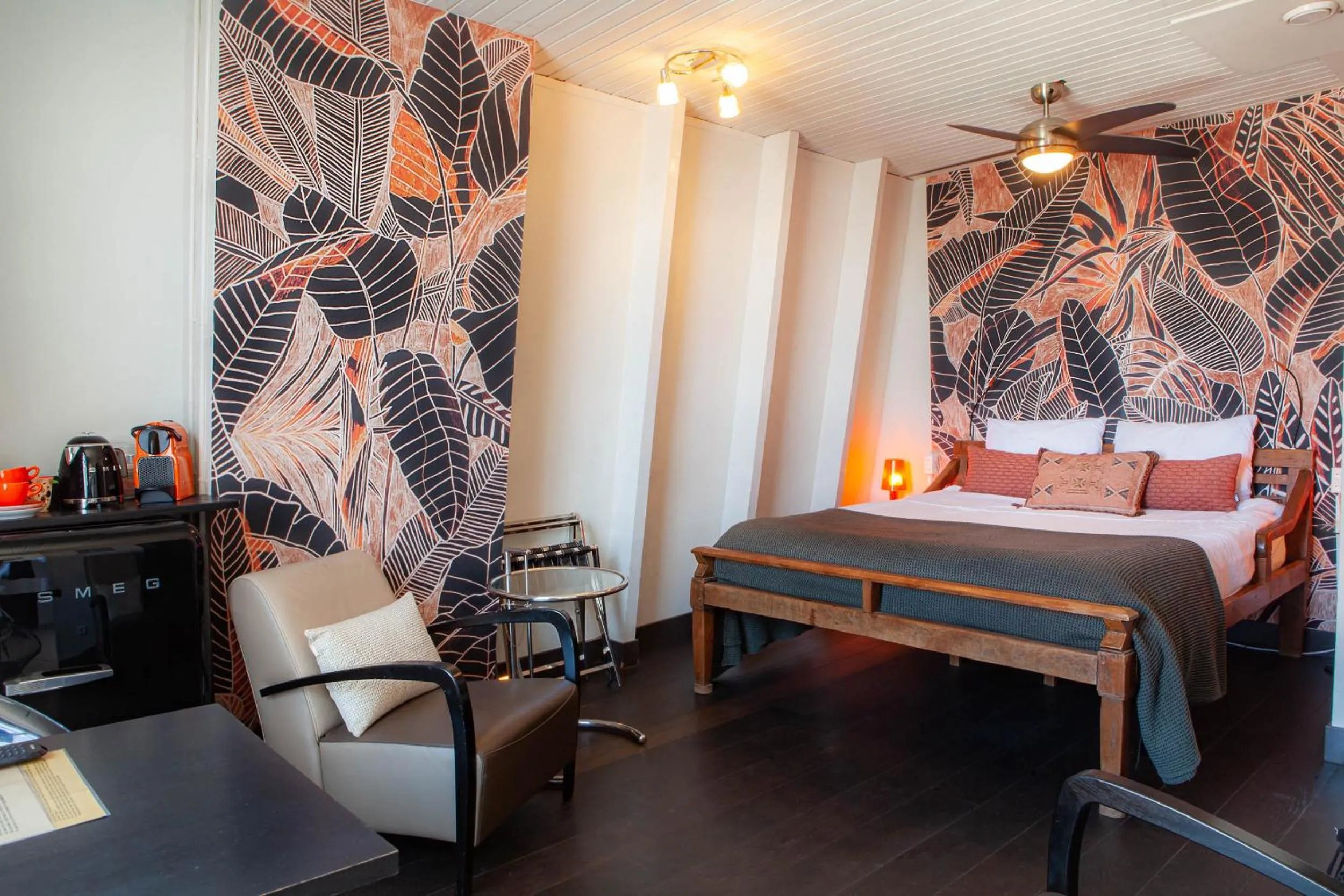 Bed in Zwanestein Canal House