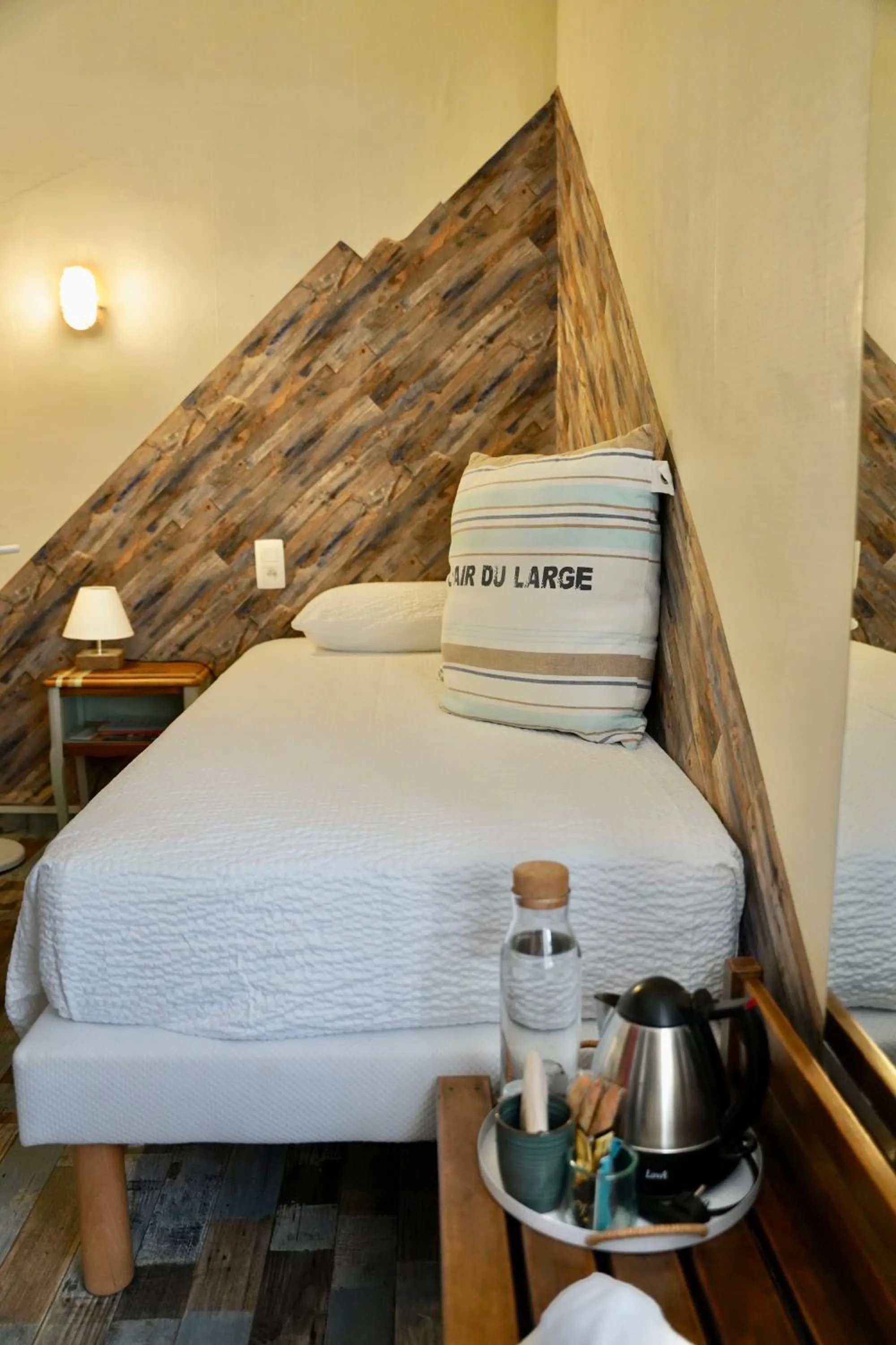 Bedroom, Bed in Hotel de France