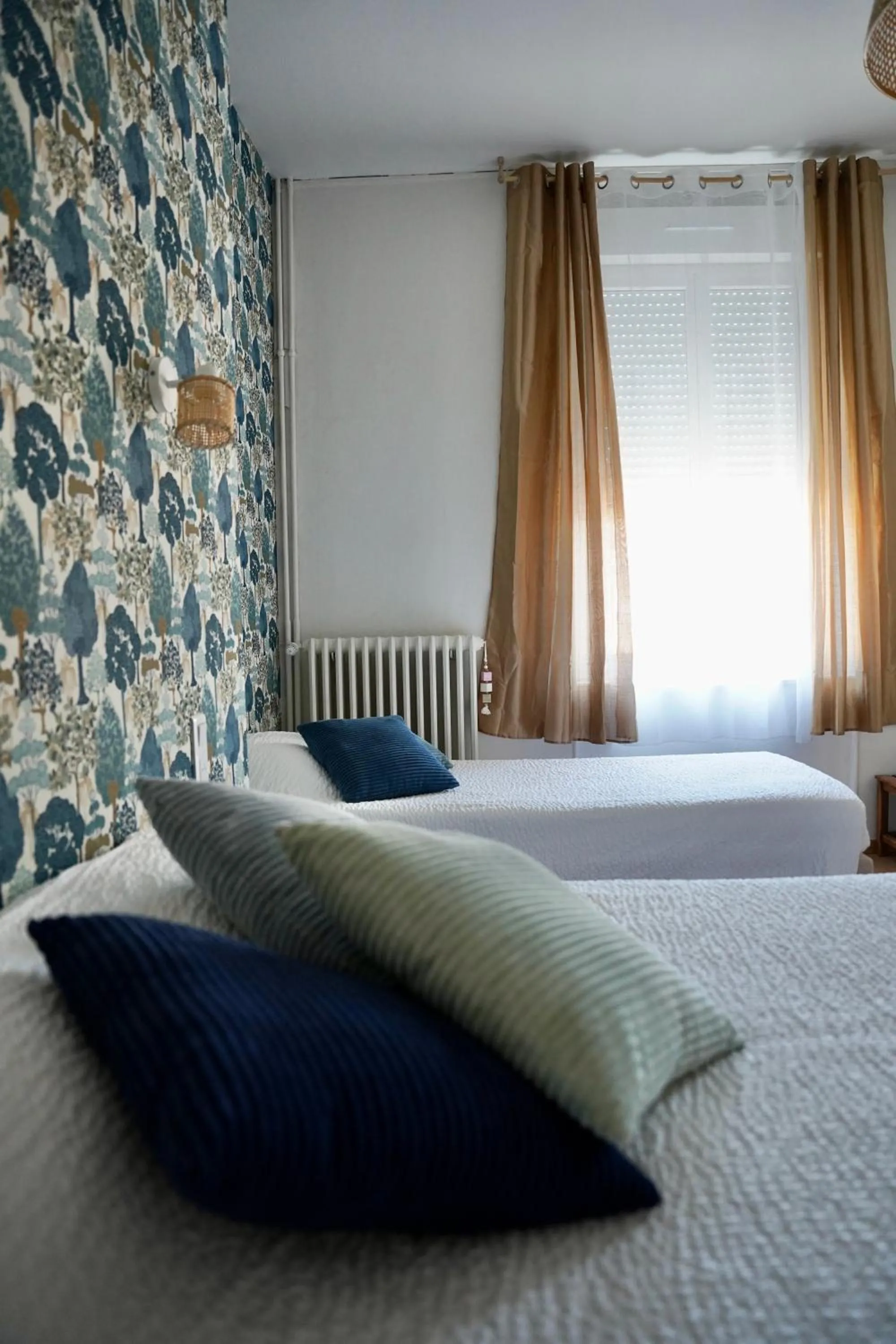 Bedroom, Bed in Hotel de France