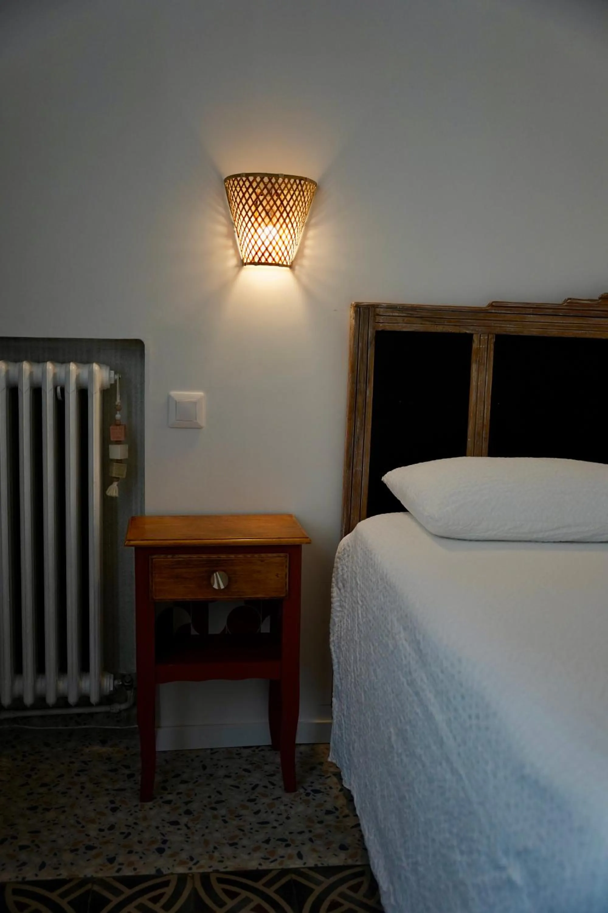 Bedroom, Bed in Hotel de France