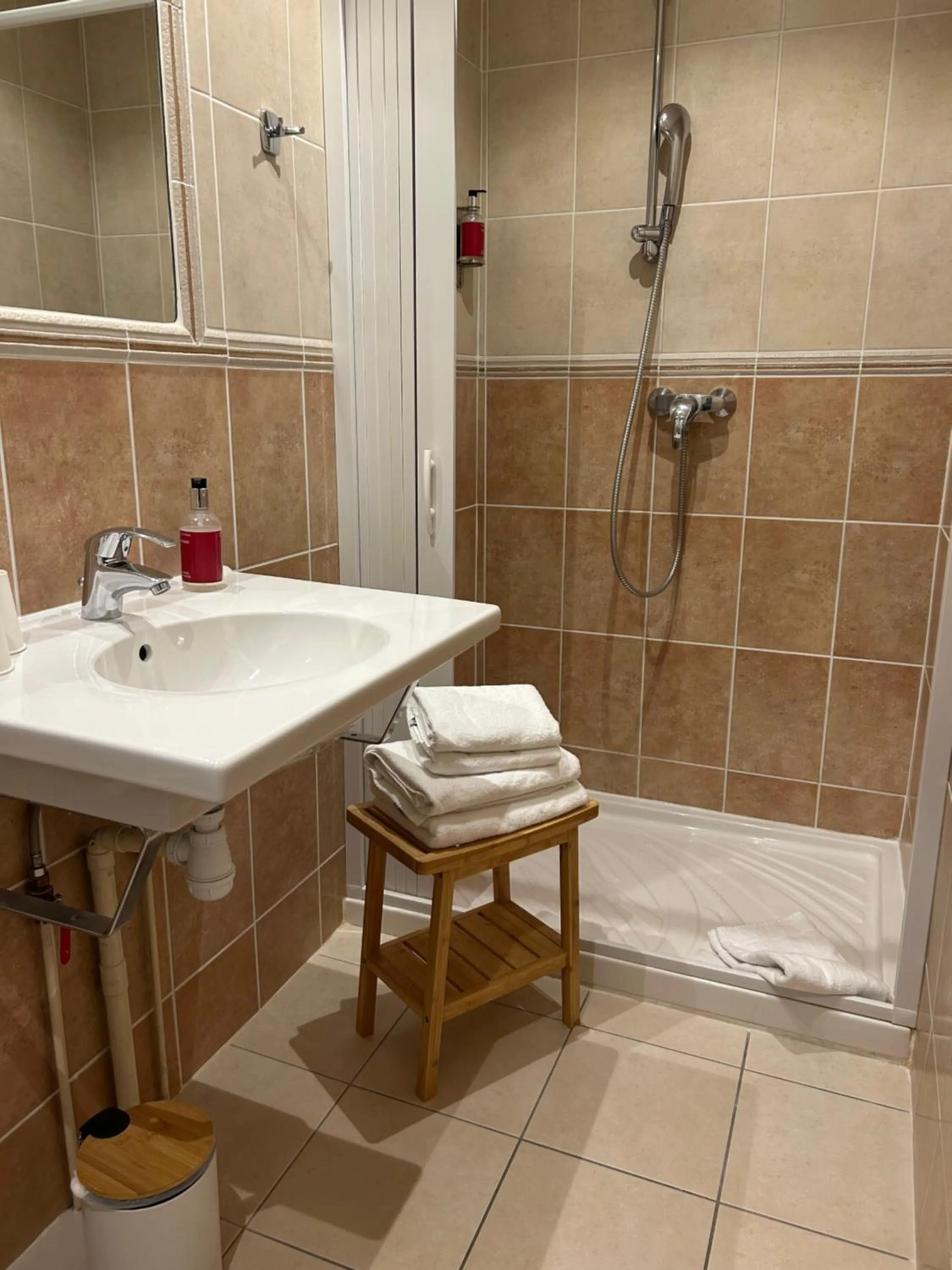 Bathroom in Hotel de France