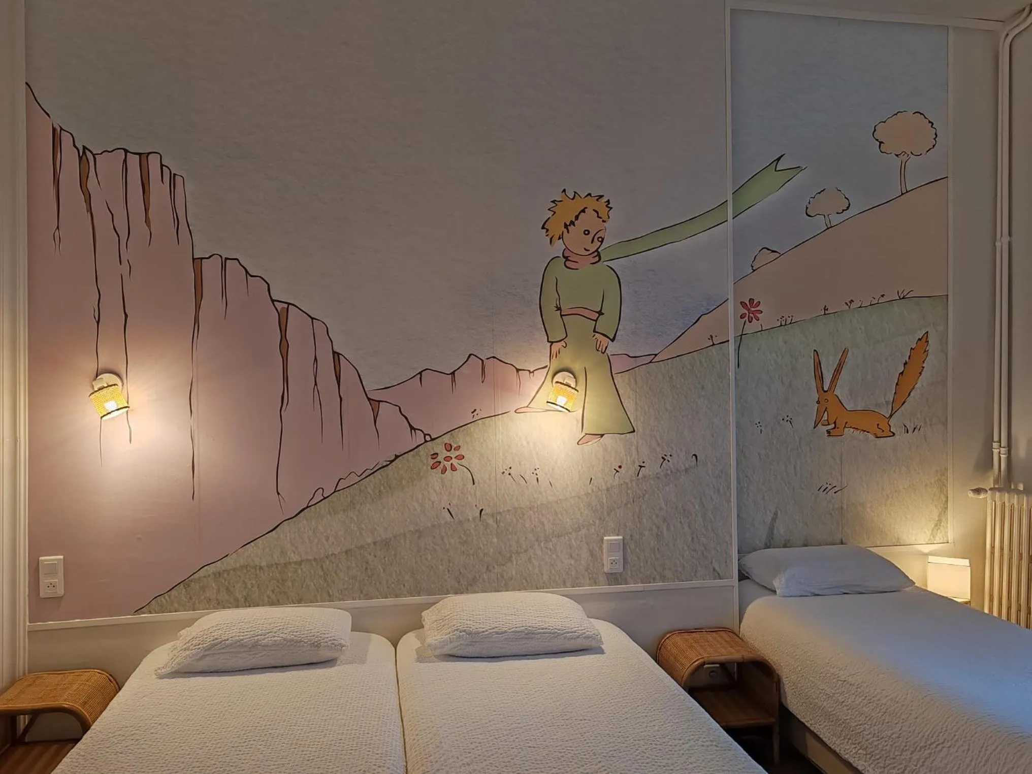 Bedroom, Bed in Hotel de France