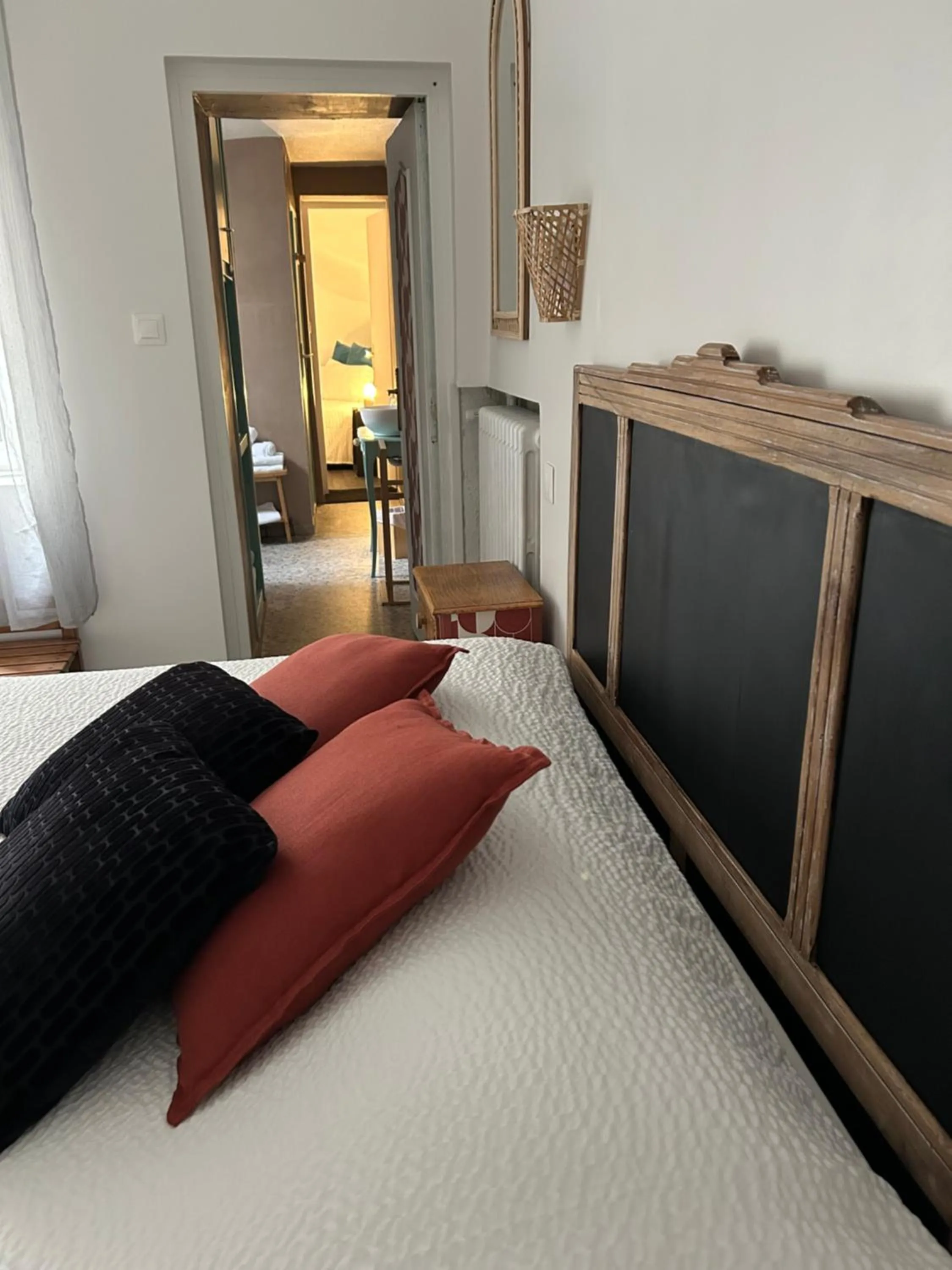 Bedroom, Bed in Hotel de France