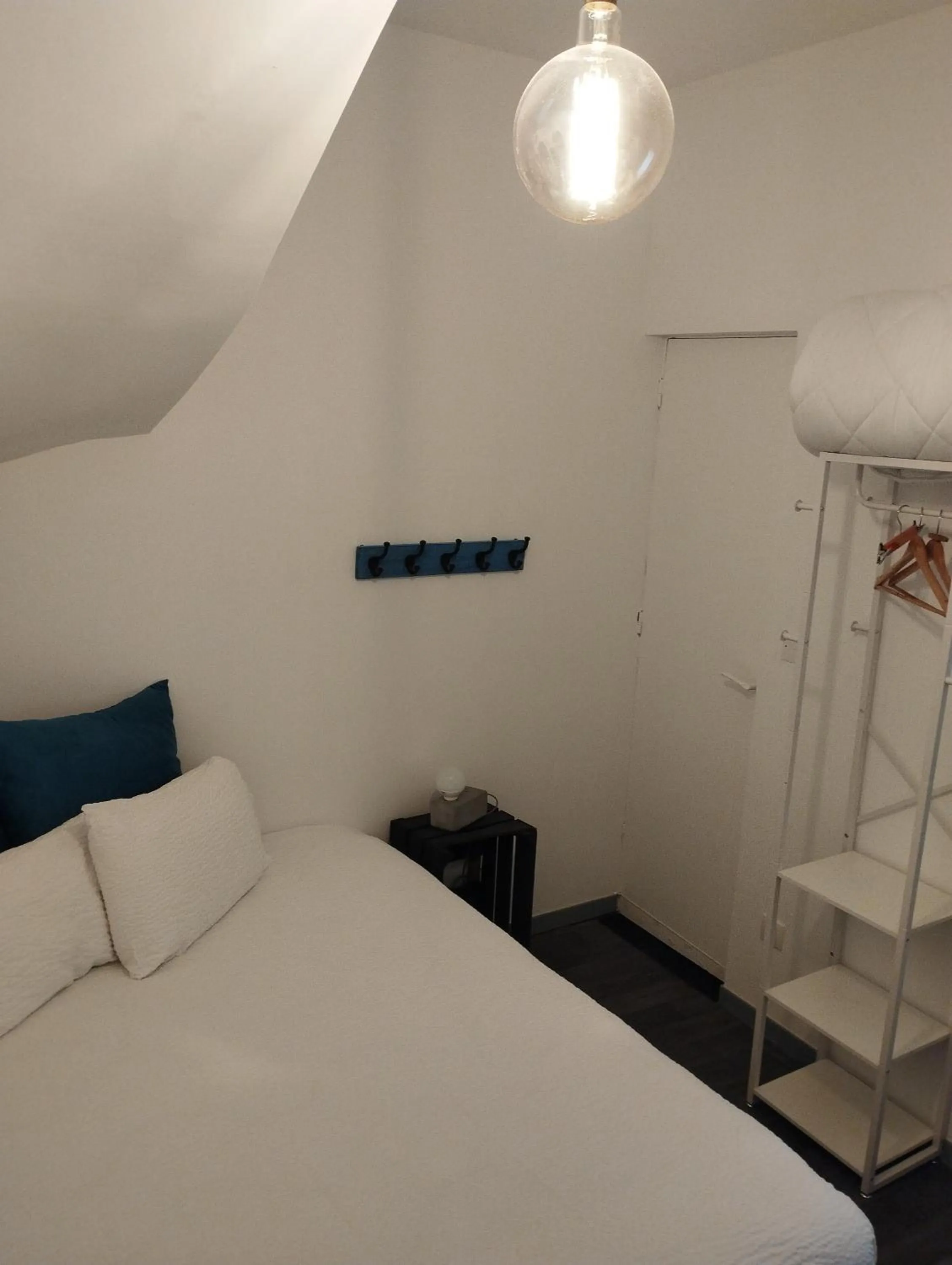 Bedroom, Bed in Hotel de France