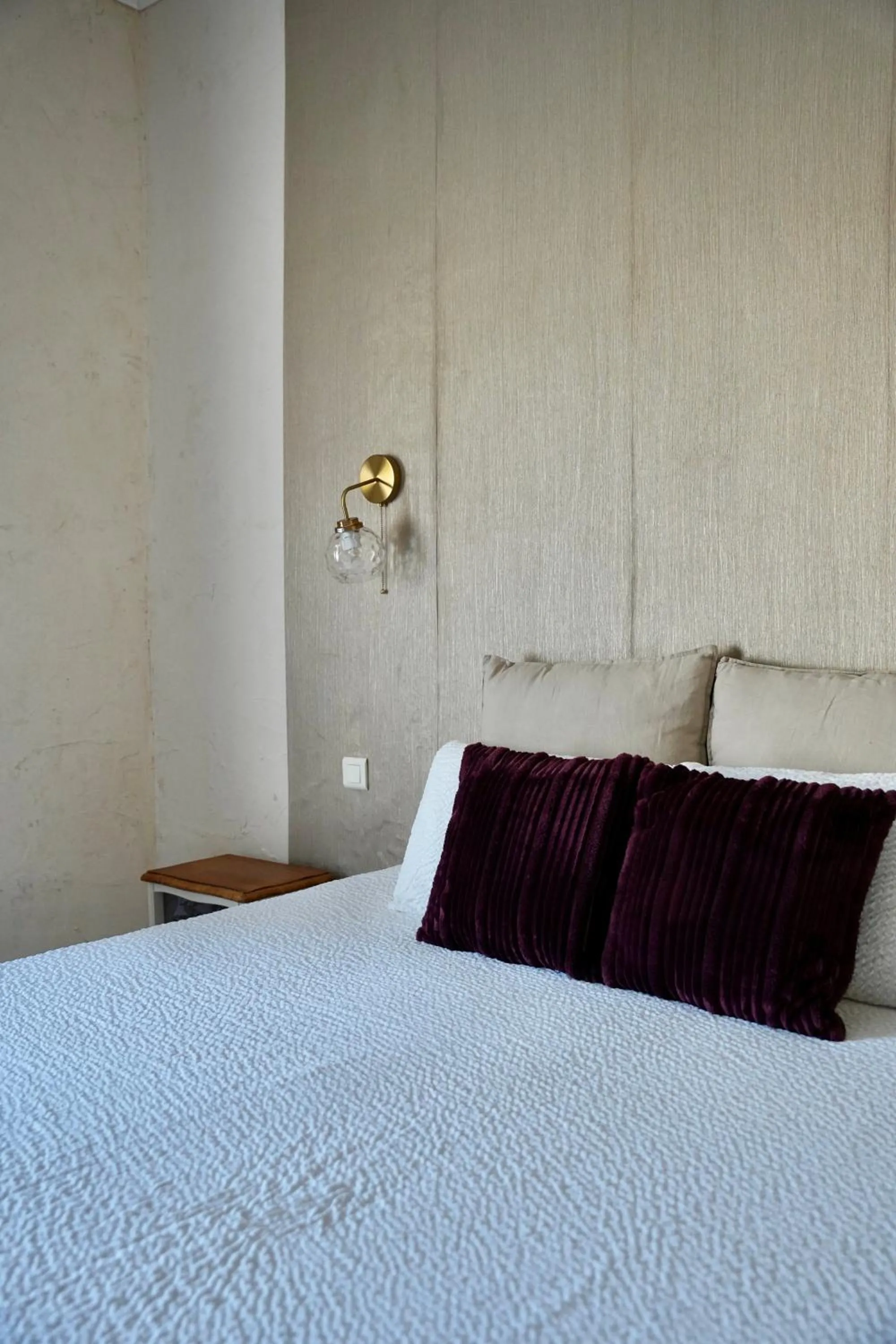 Bedroom, Bed in Hotel de France