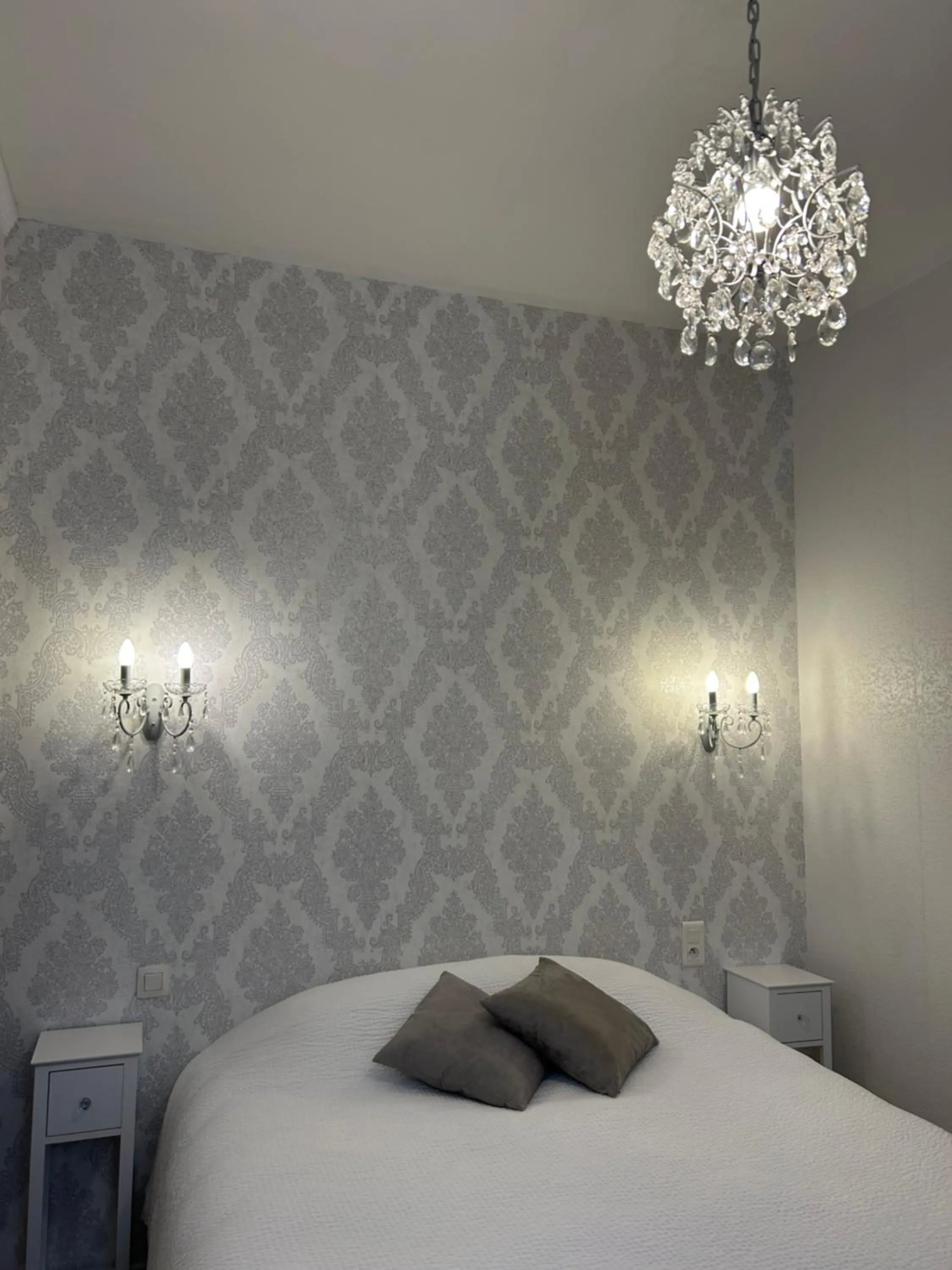 Bedroom, Bed in Hotel de France