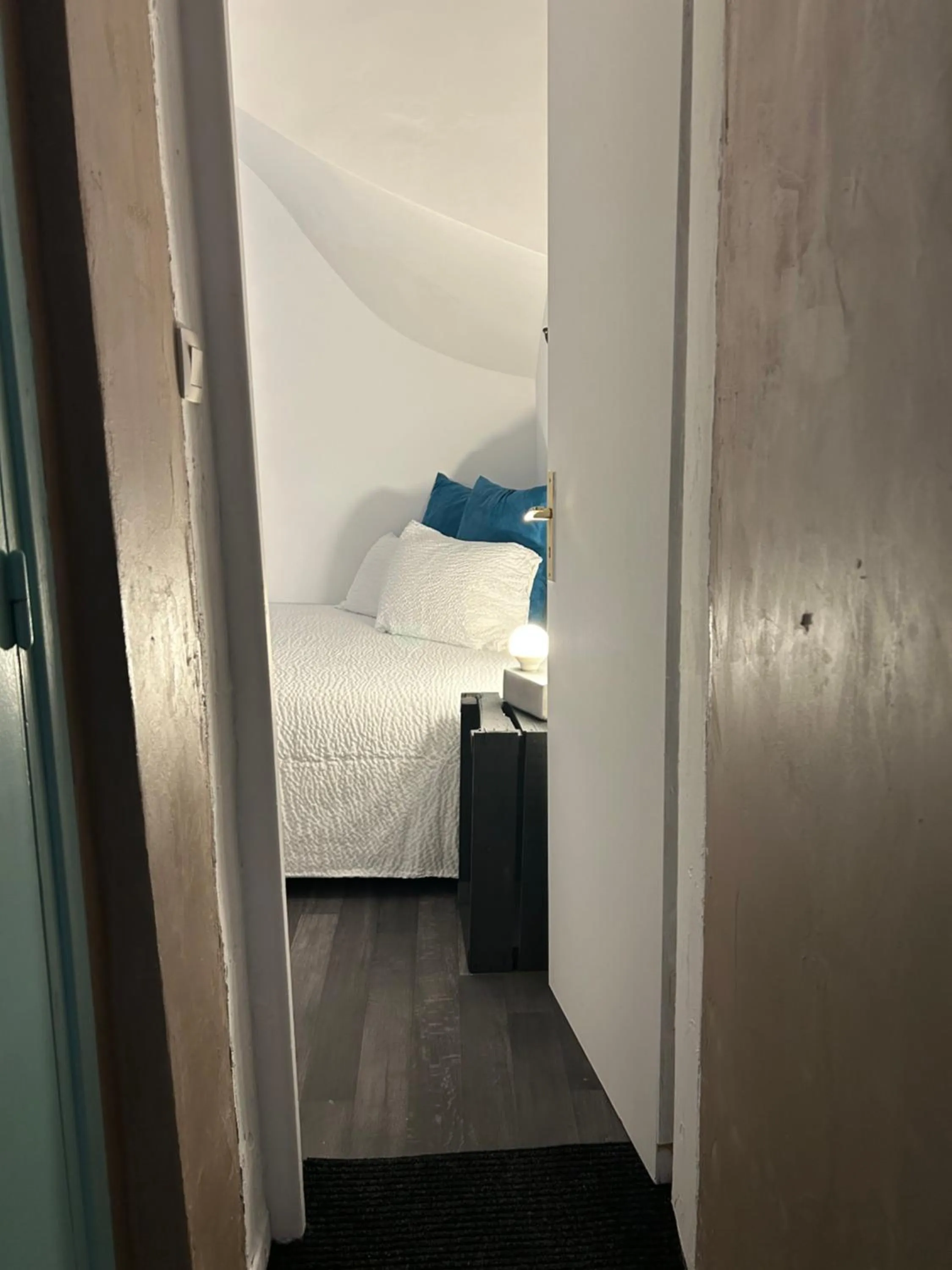 Bedroom, Bed in Hotel de France