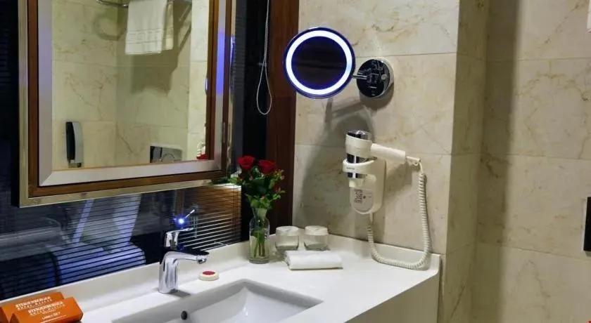 Bathroom in Royal Stay Palace Hotel