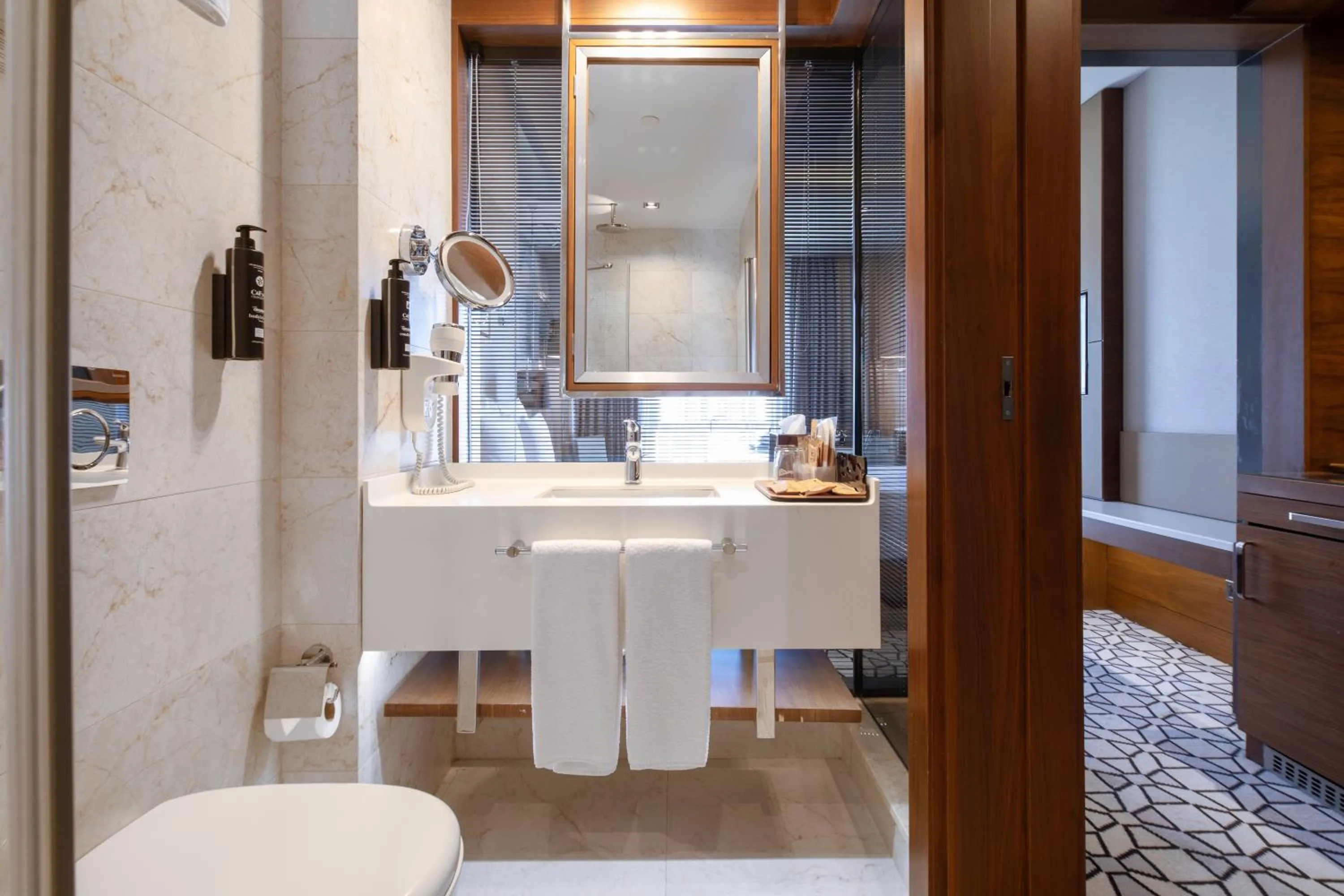 Toilet in Grand Harilton Otel