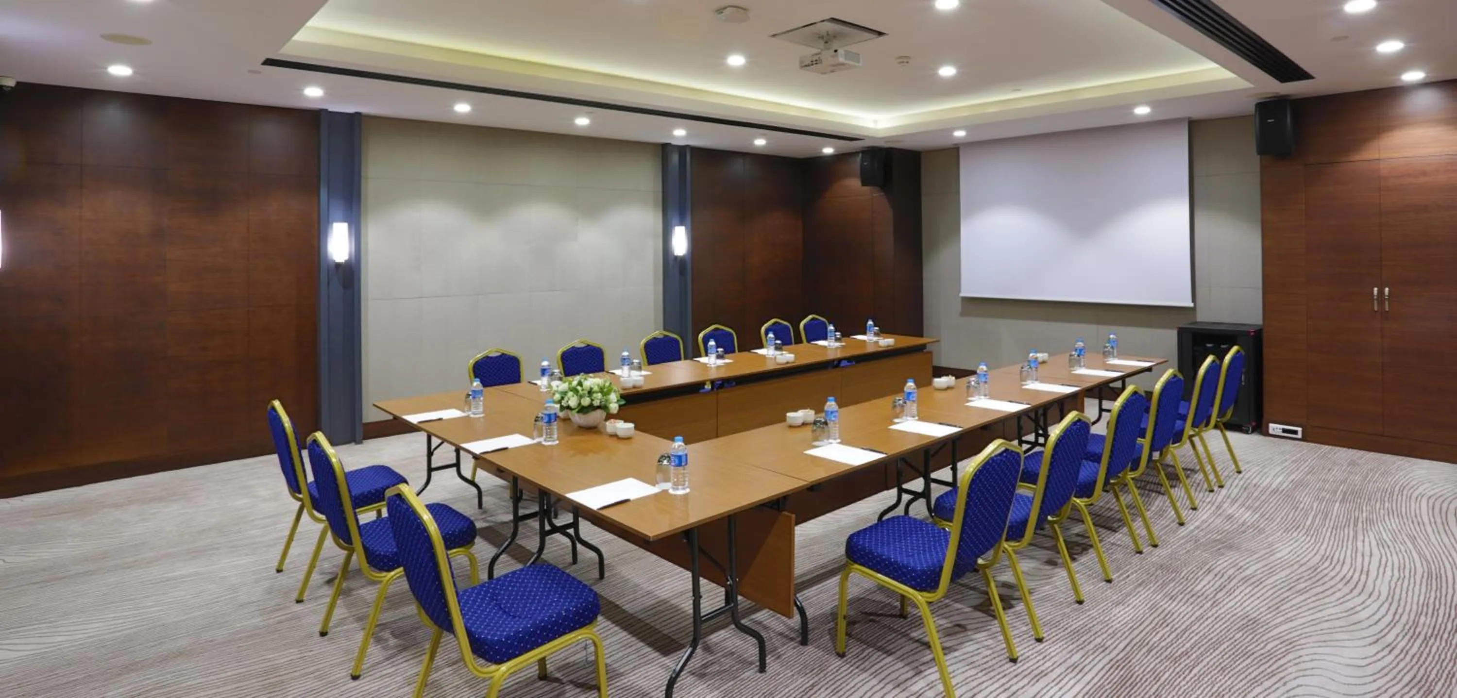 Meeting/conference room in Royal Stay Palace Hotel