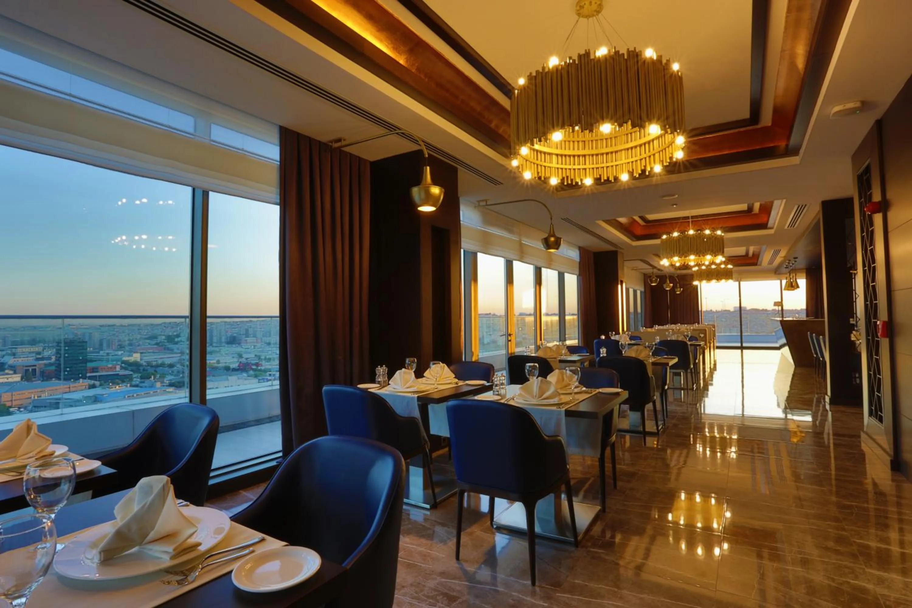 Restaurant/places to eat in Royal Stay Palace Hotel