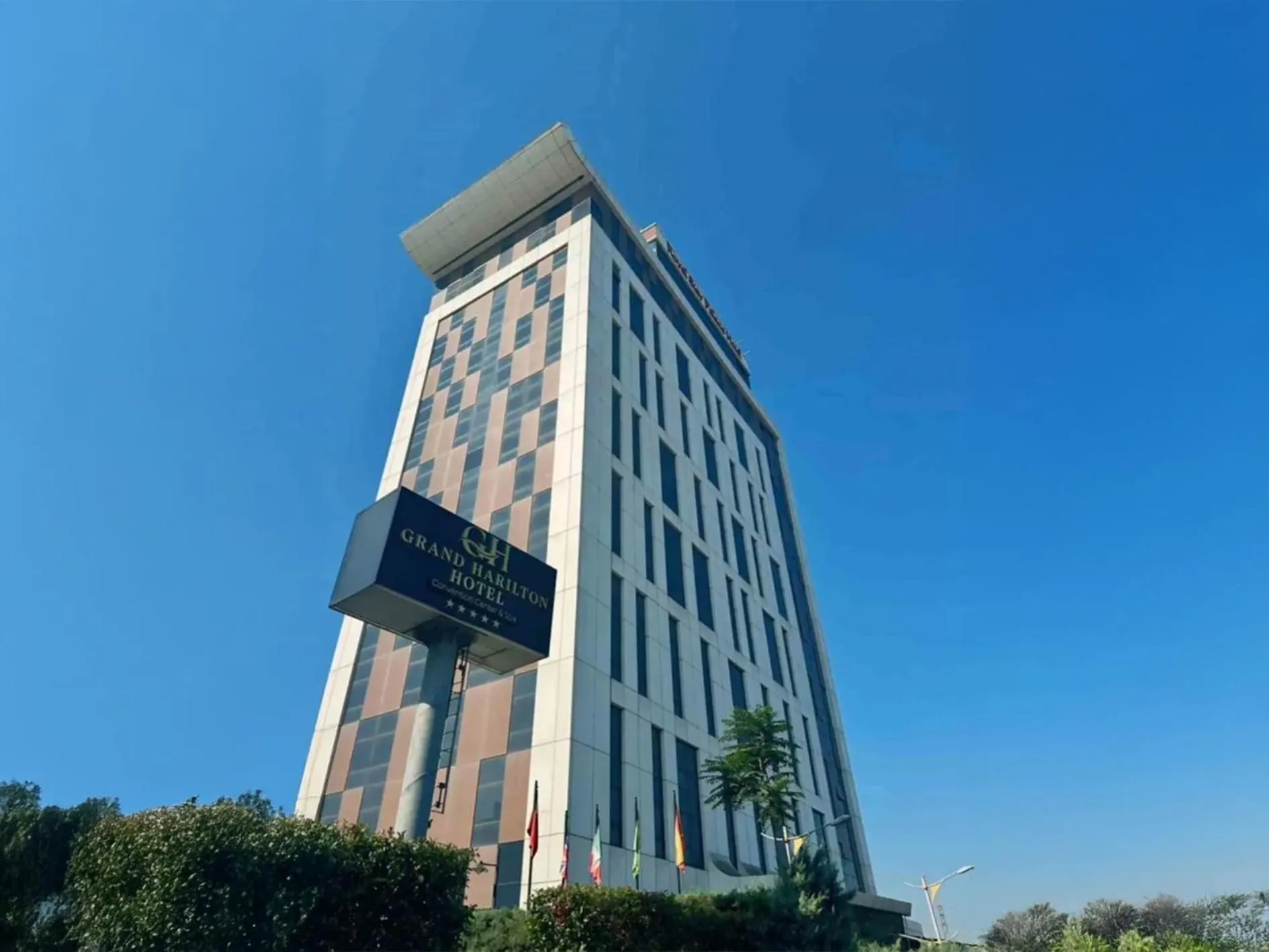 Property building in Grand Harilton Otel