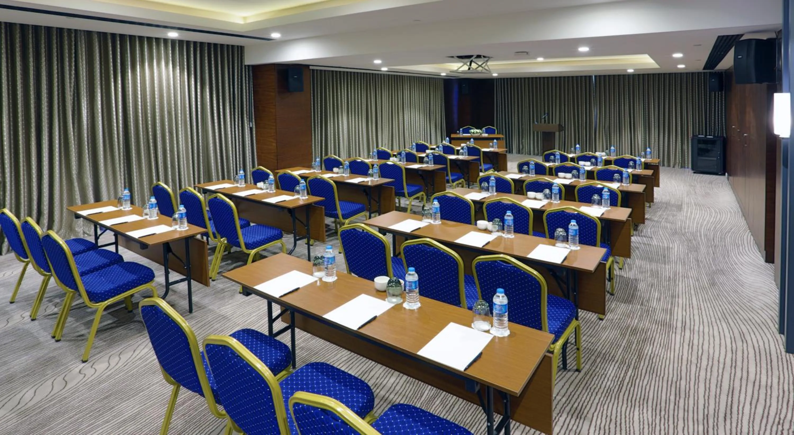 Meeting/conference room in Royal Stay Palace Hotel
