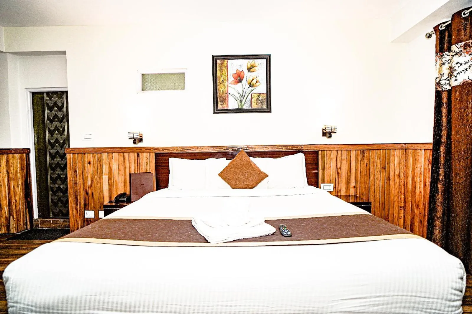 Bed in Hotel Golden Sunrise & Spa