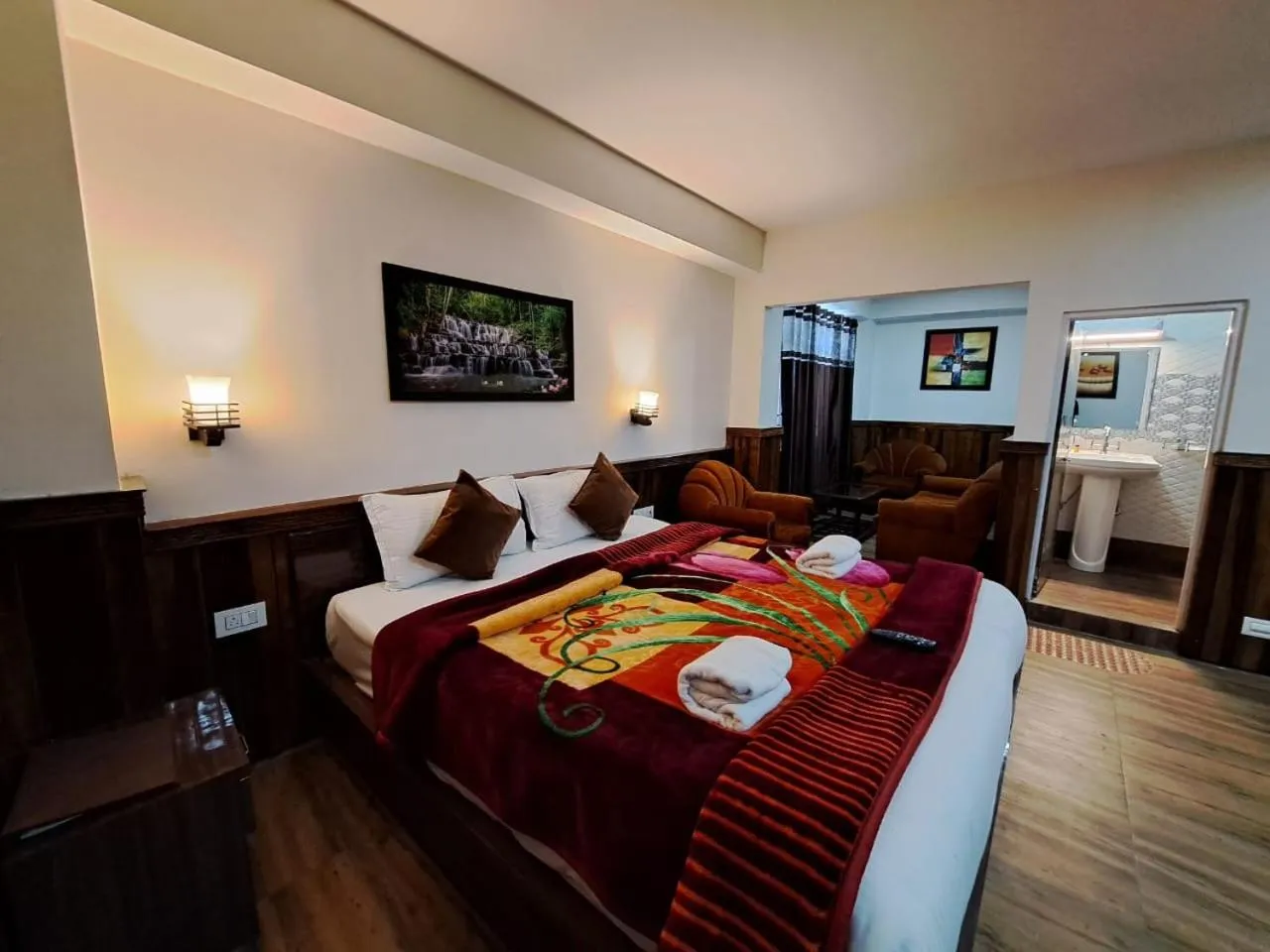 Bed in Hotel Golden Sunrise & Spa