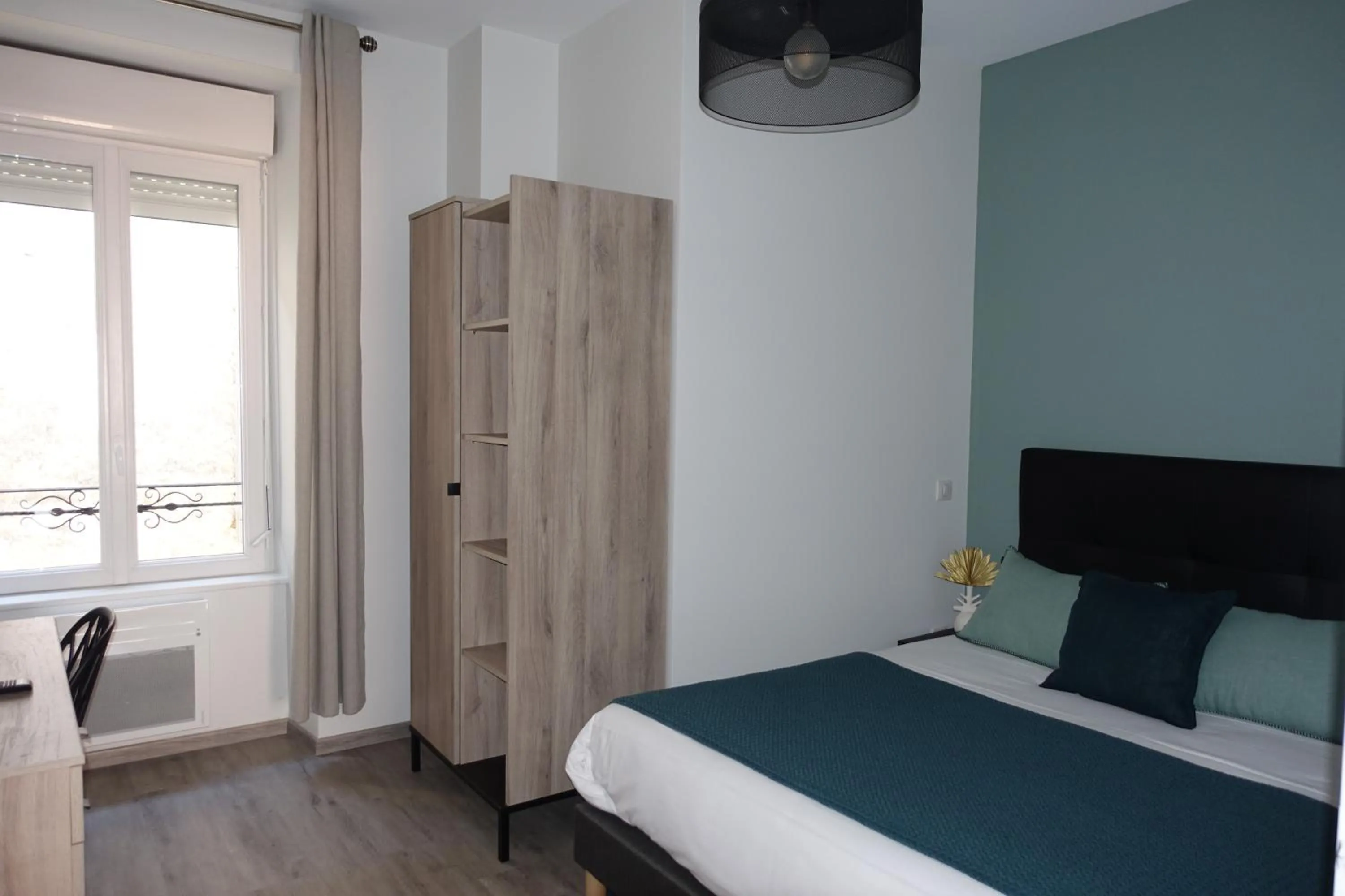 Bedroom, Bed in Logis Hôtel Emeraude