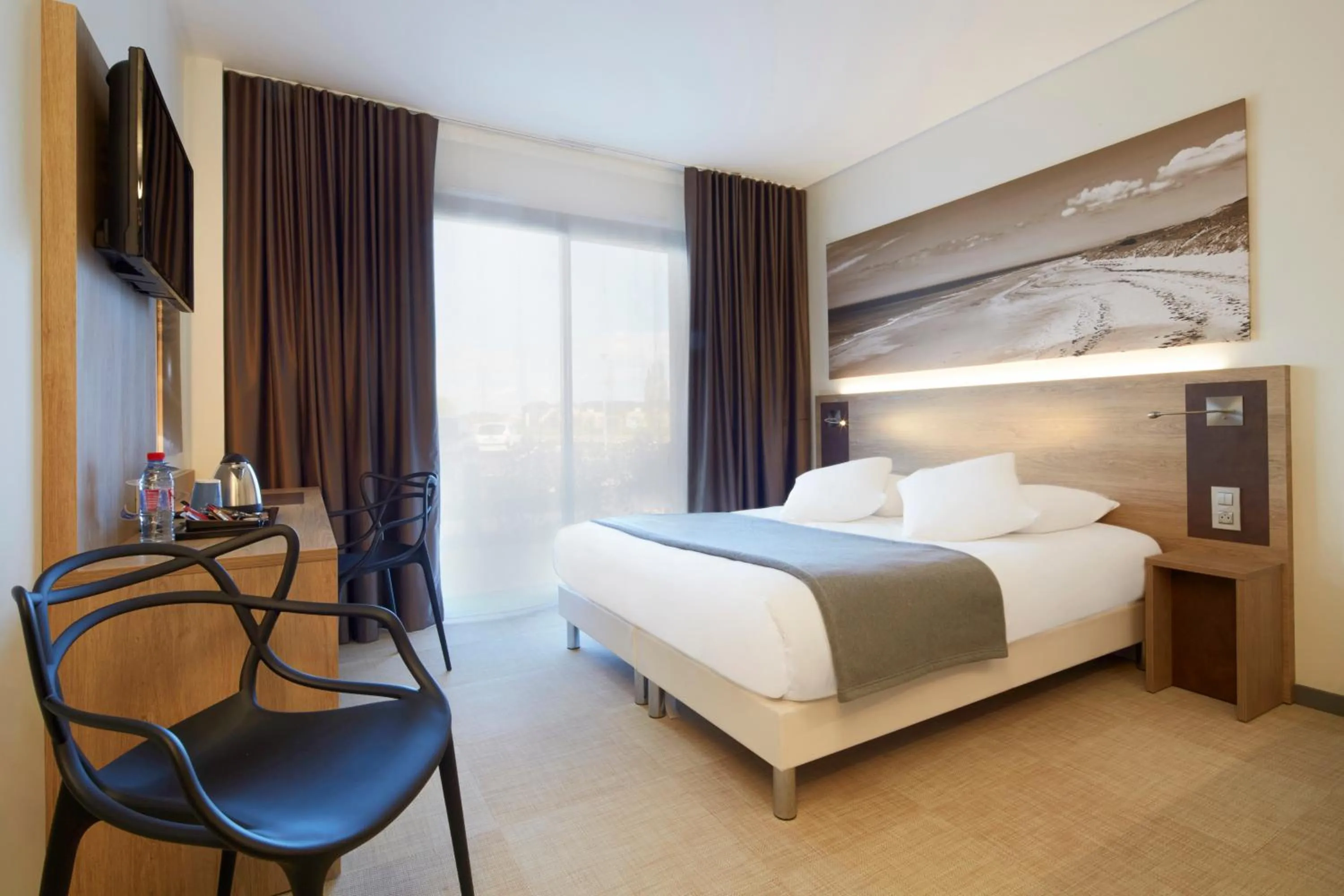 Bed in Kyriad Prestige Residence & Spa Cabourg-Dives-sur-Mer