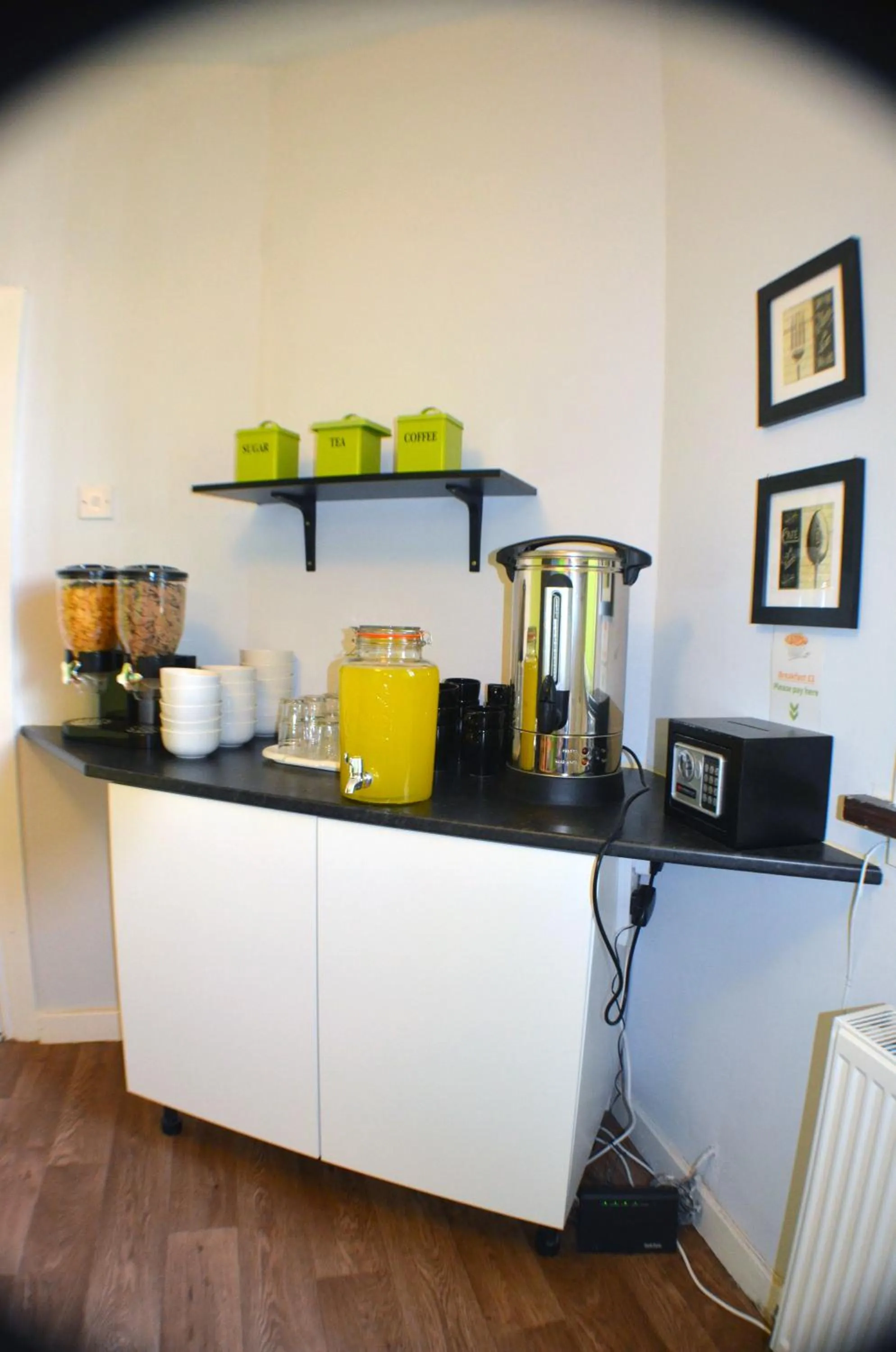 Kitchen or kitchenette in Birchfields Guest House