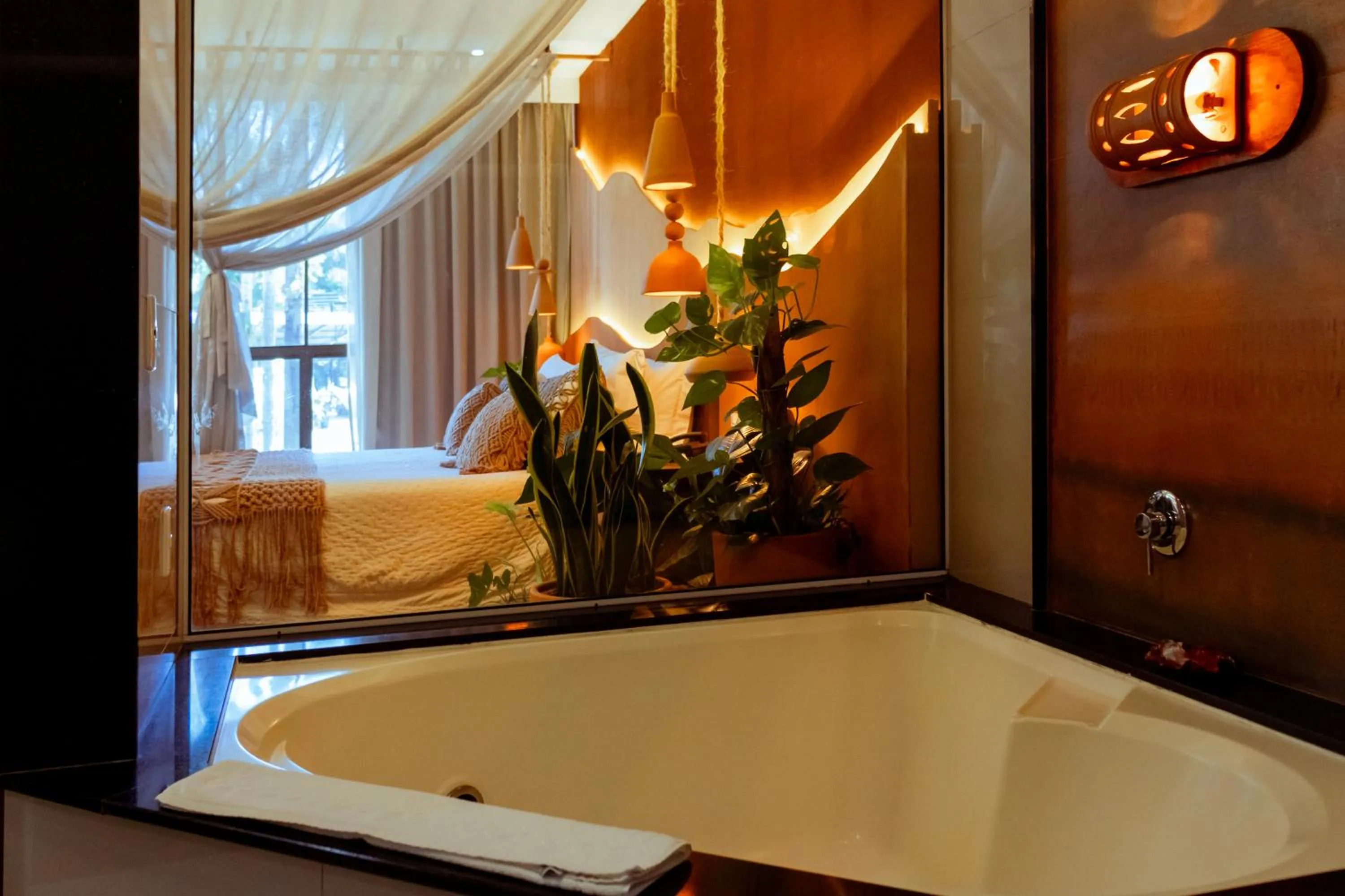 Hot Tub, Bed in Vivaz Cataratas Hotel Resort